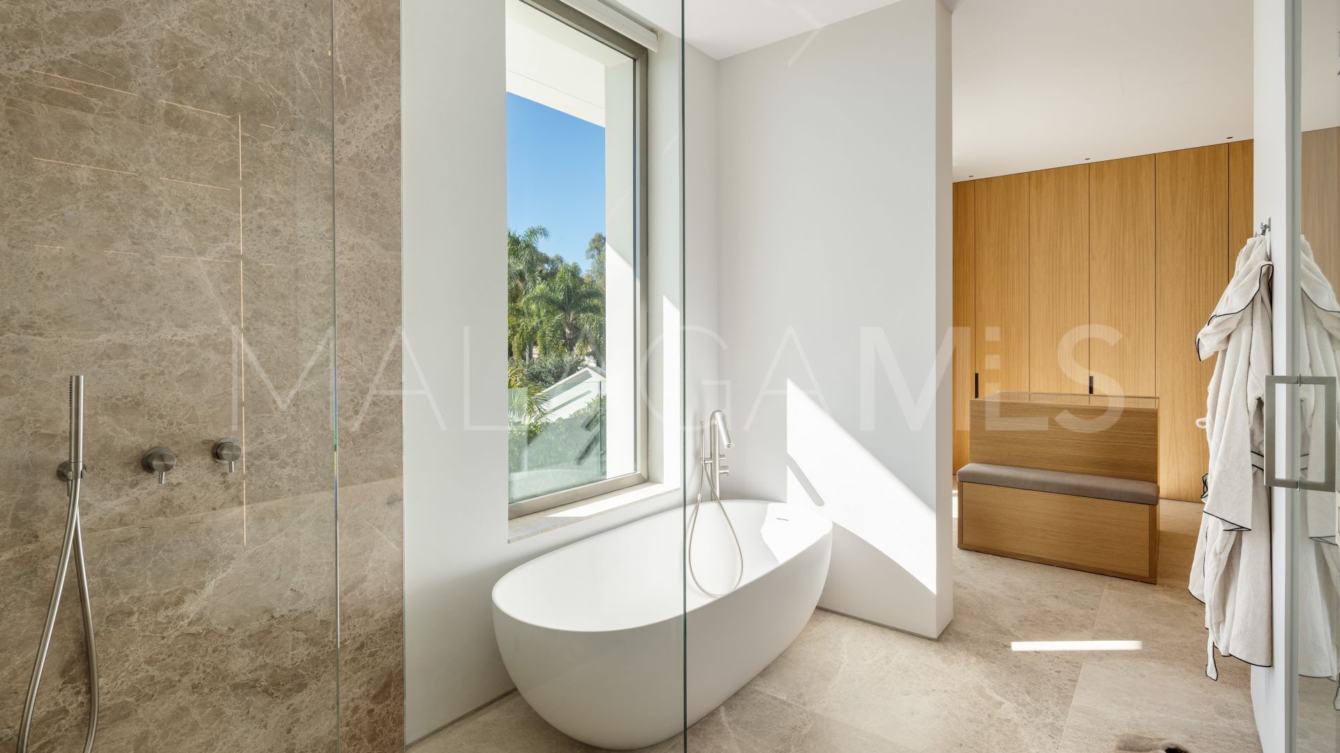 Villa for sale in Nueva Andalucia
