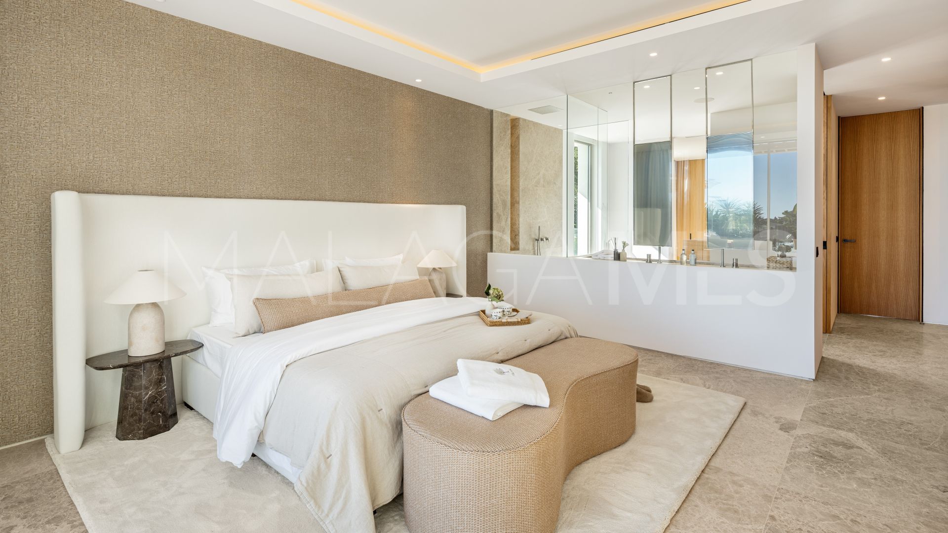 Villa for sale in Nueva Andalucia