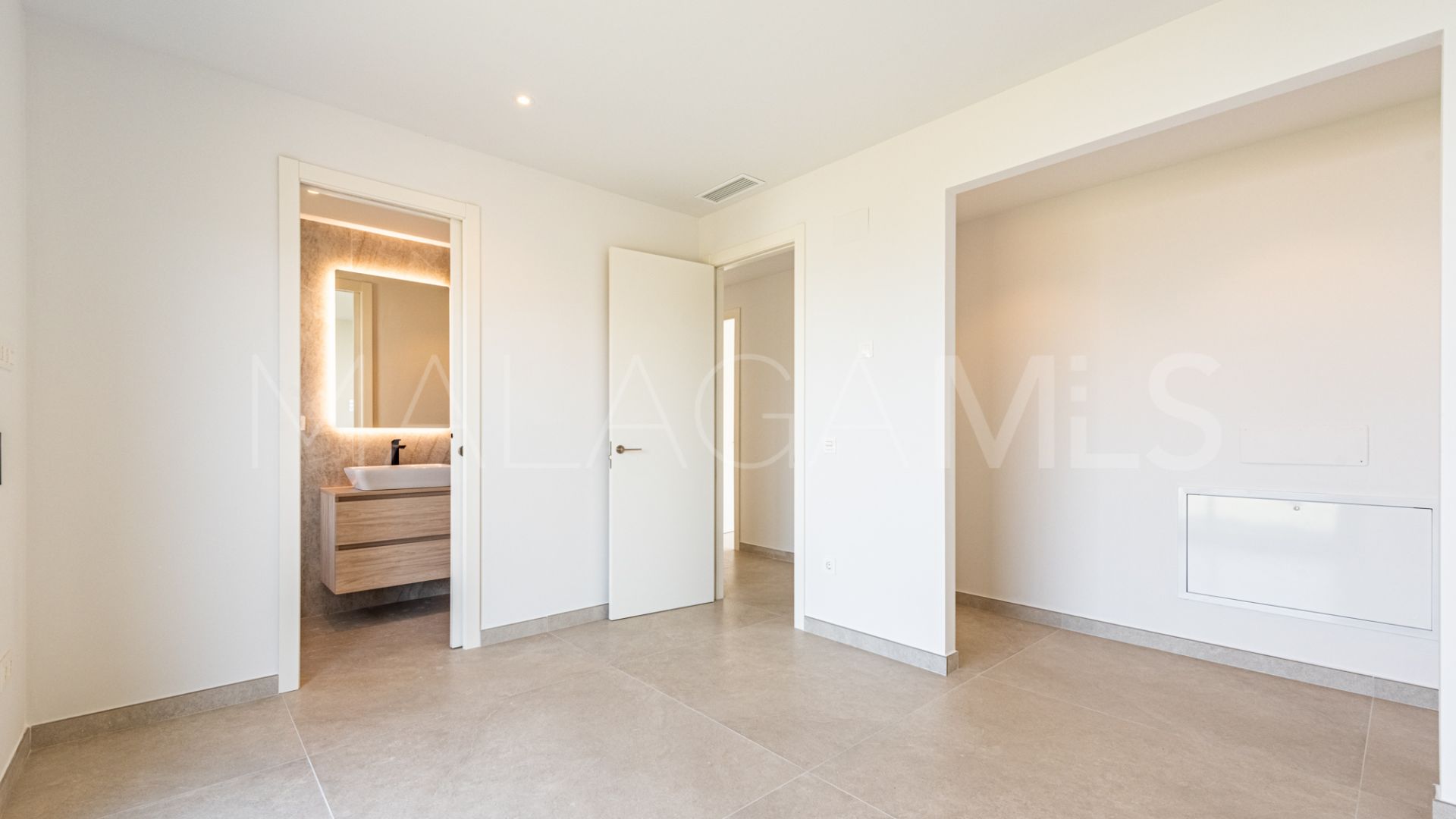 Se vende villa de 6 bedrooms in La Cala Golf Resort