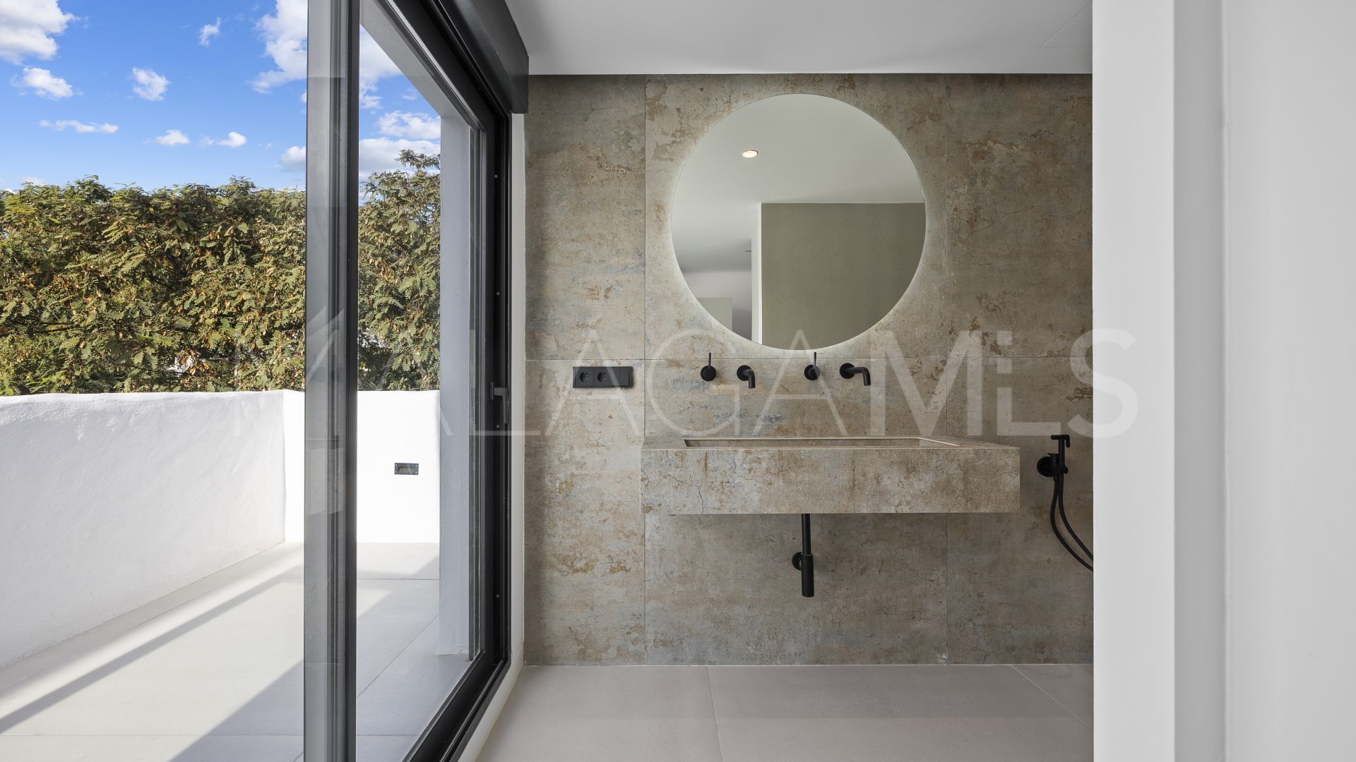 Duplex penthouse for sale in El Paraiso