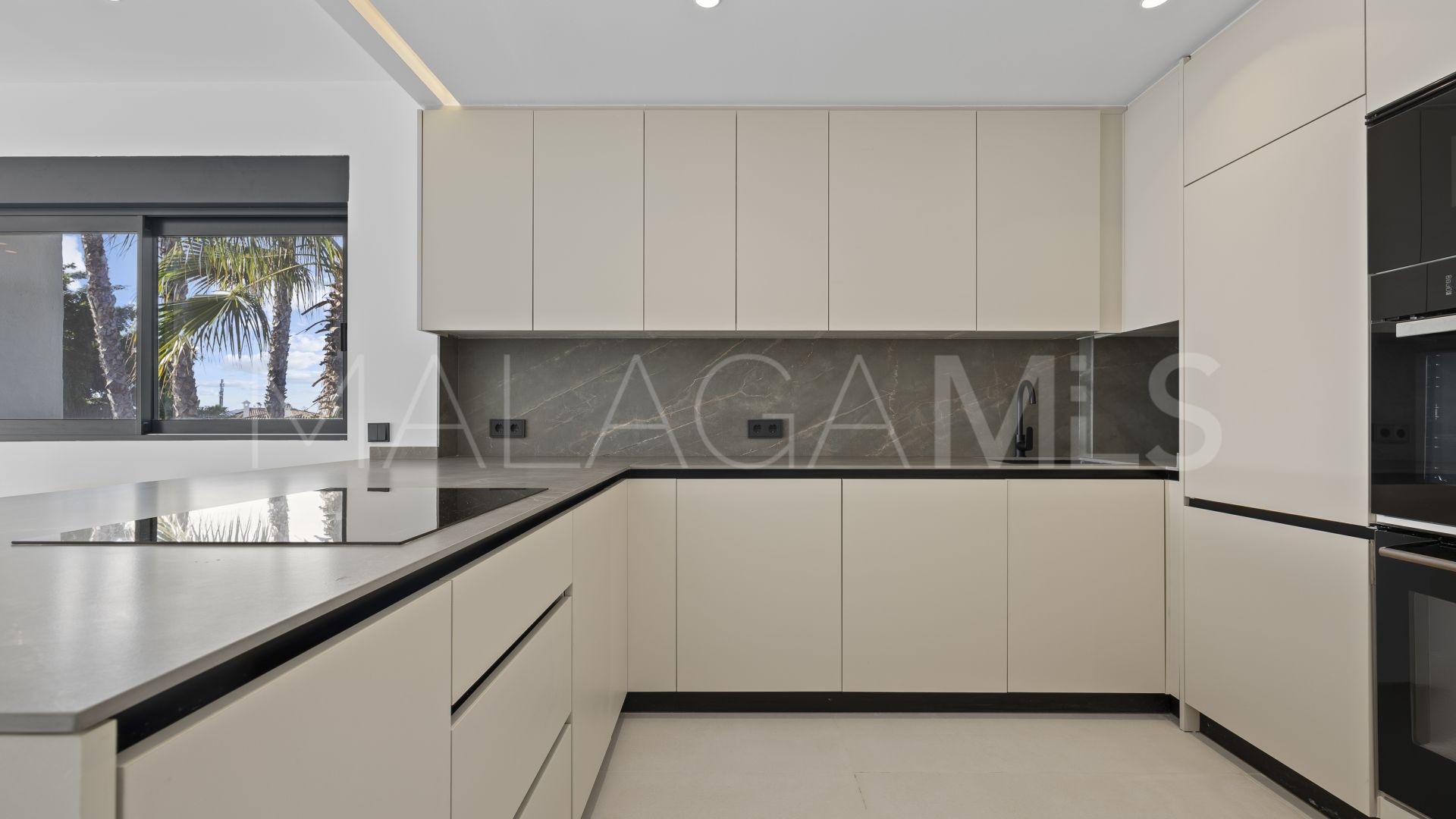 Duplex penthouse for sale in El Paraiso