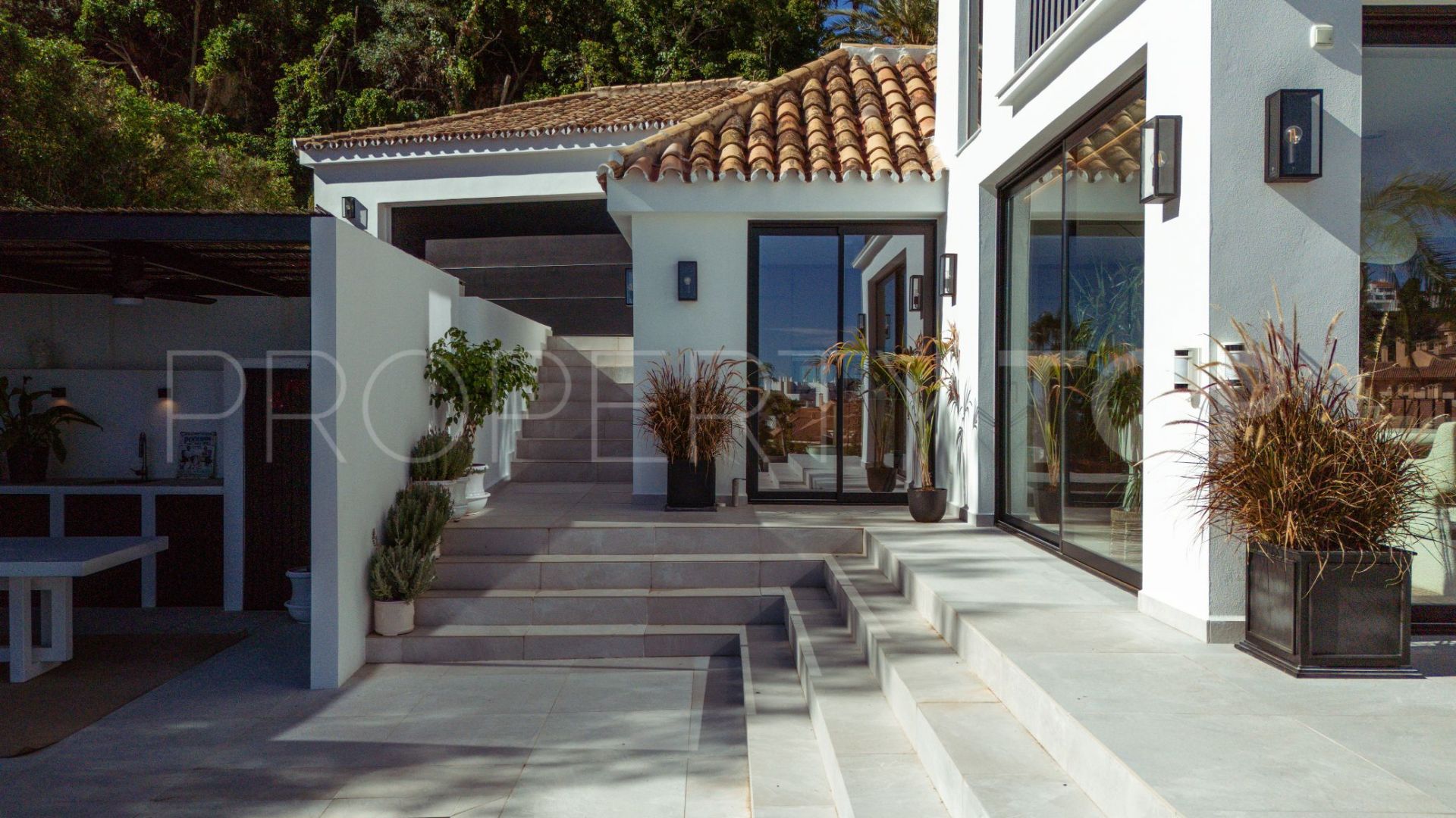 Los Naranjos Hill Club 5 bedrooms villa for sale