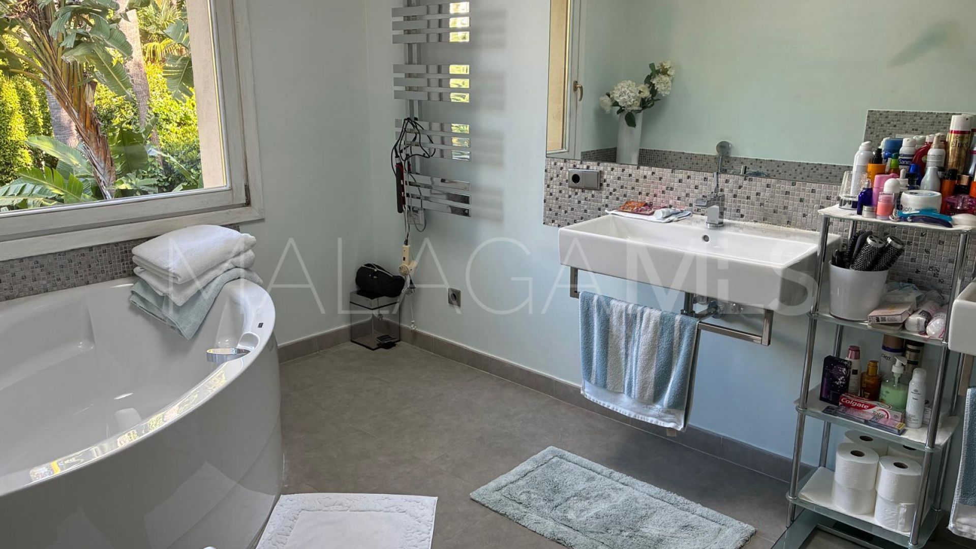 Villa for sale in Altos Reales