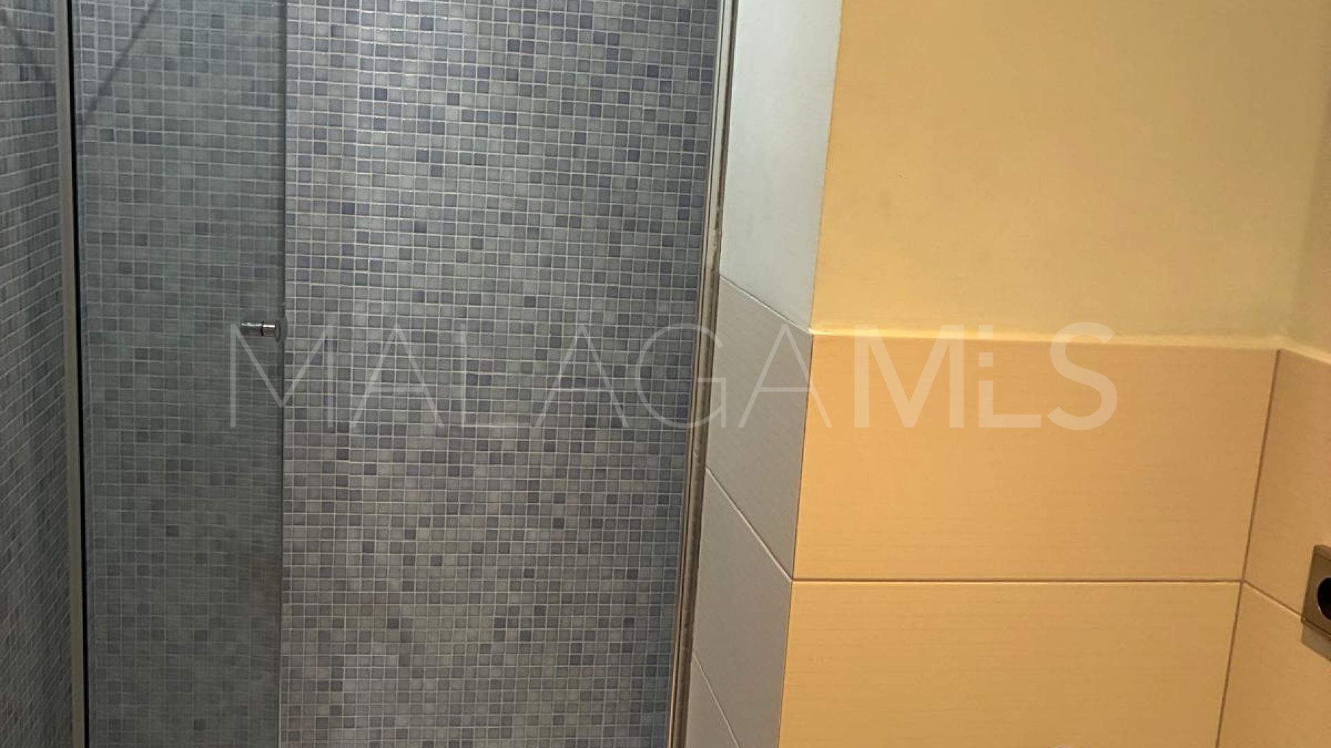 Villa for sale in Altos Reales