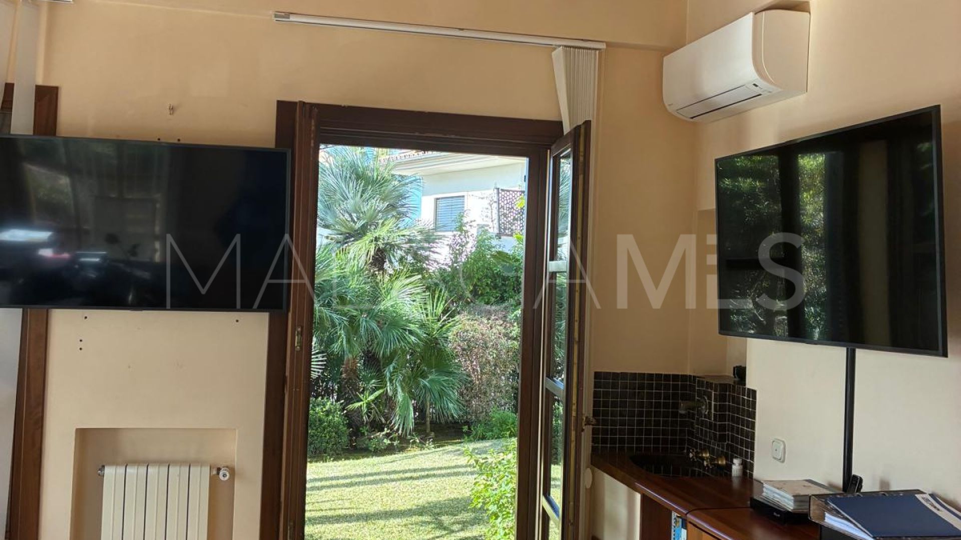 Villa for sale in Altos Reales