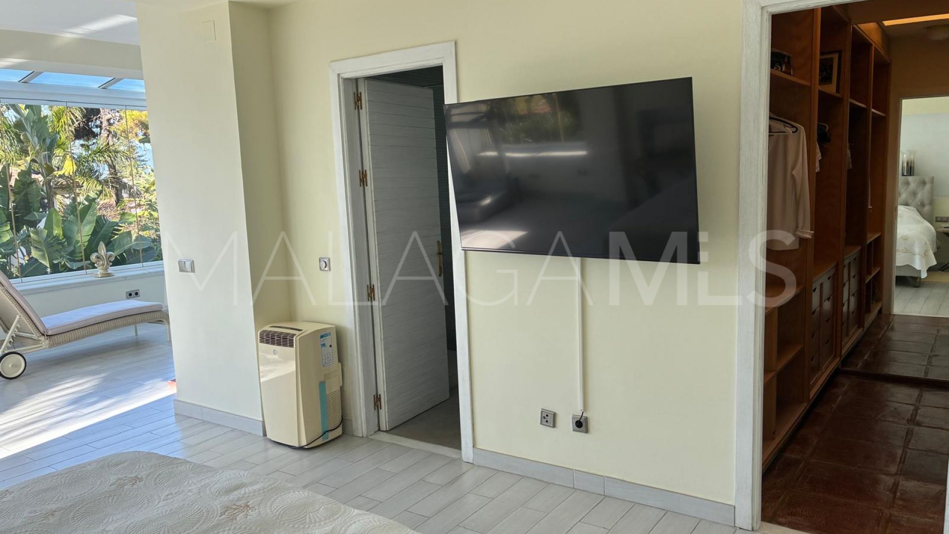 Villa for sale in Altos Reales