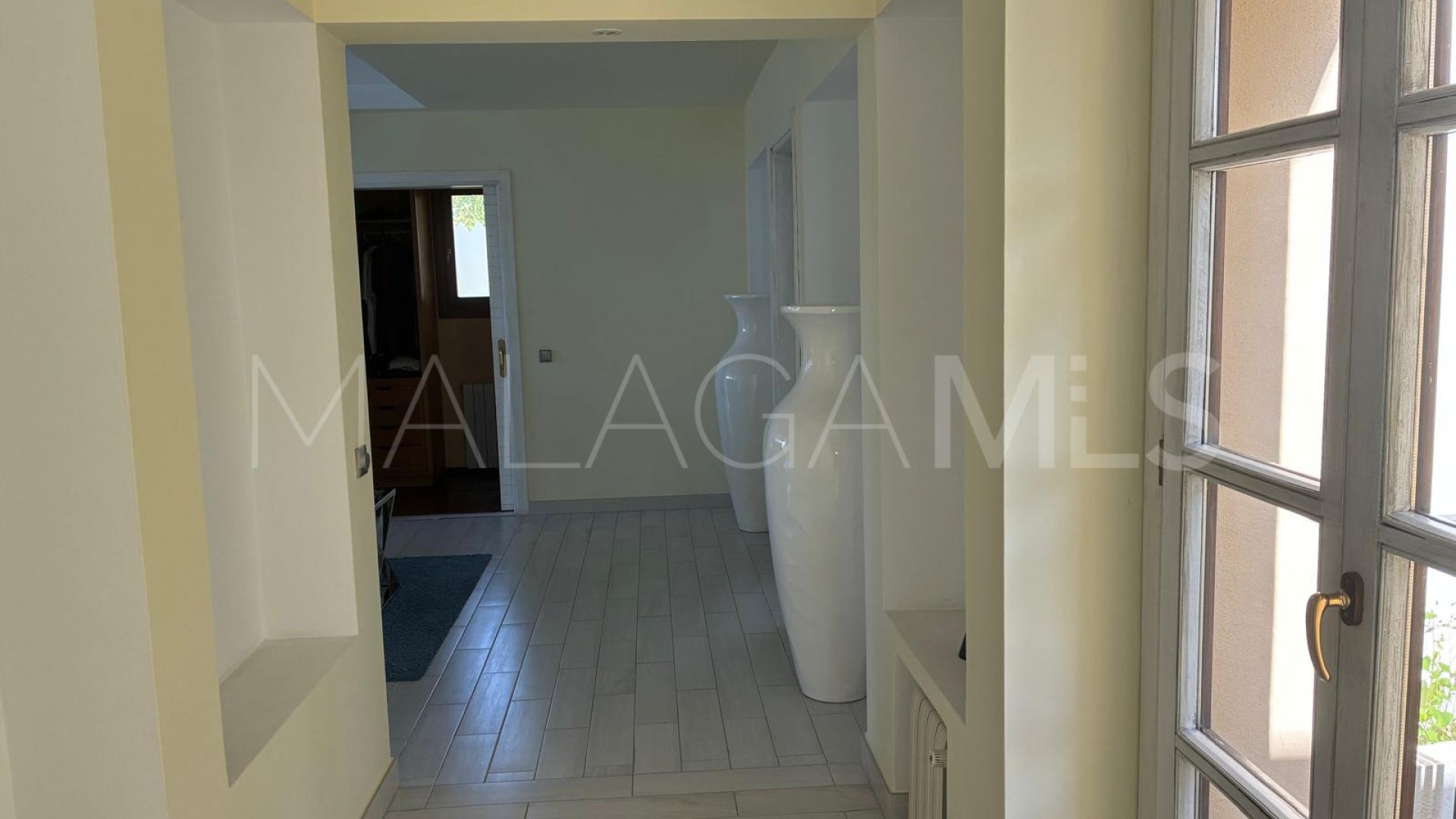 Villa for sale in Altos Reales