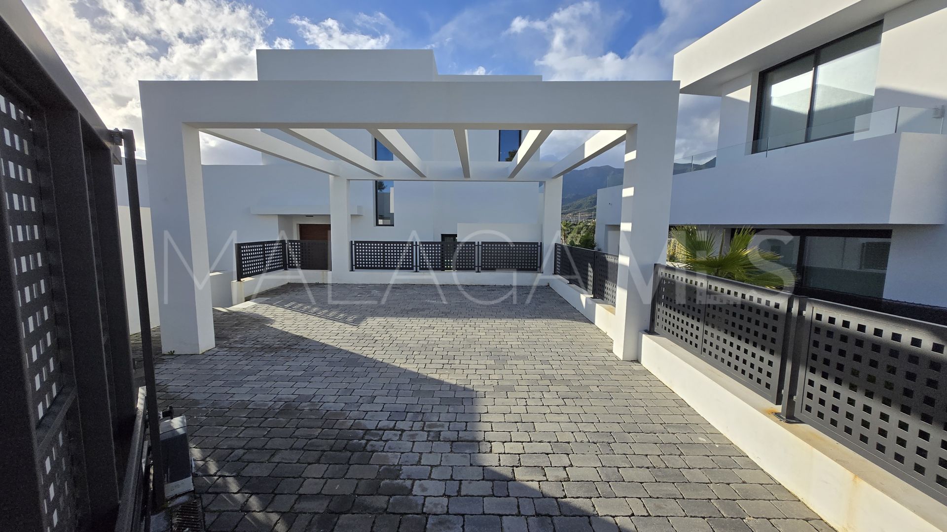 Villa for sale in La Finca de Marbella