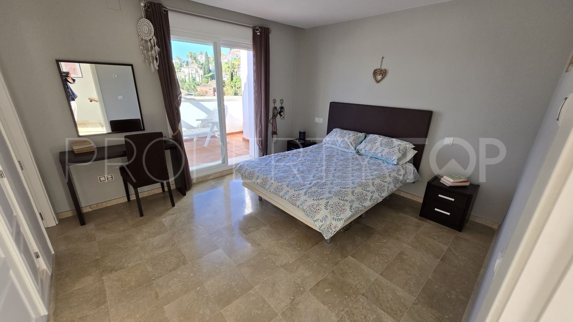 Atico duplex de 3 dormitorios en venta en Aloha Royal