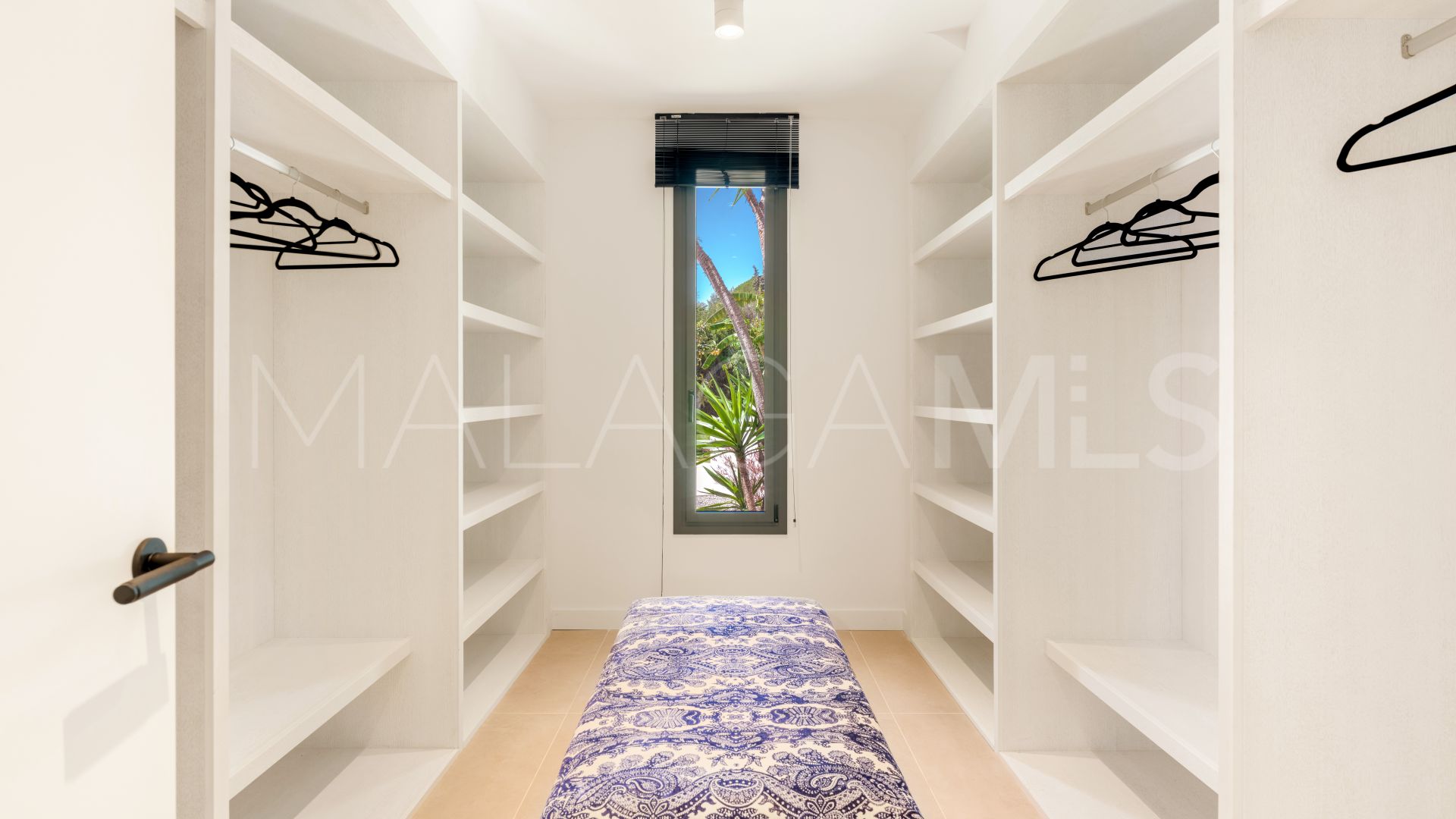 Buy villa in Rocio de Nagüeles