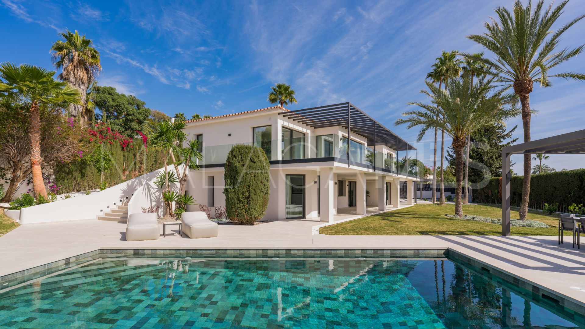 Buy villa in Rocio de Nagüeles