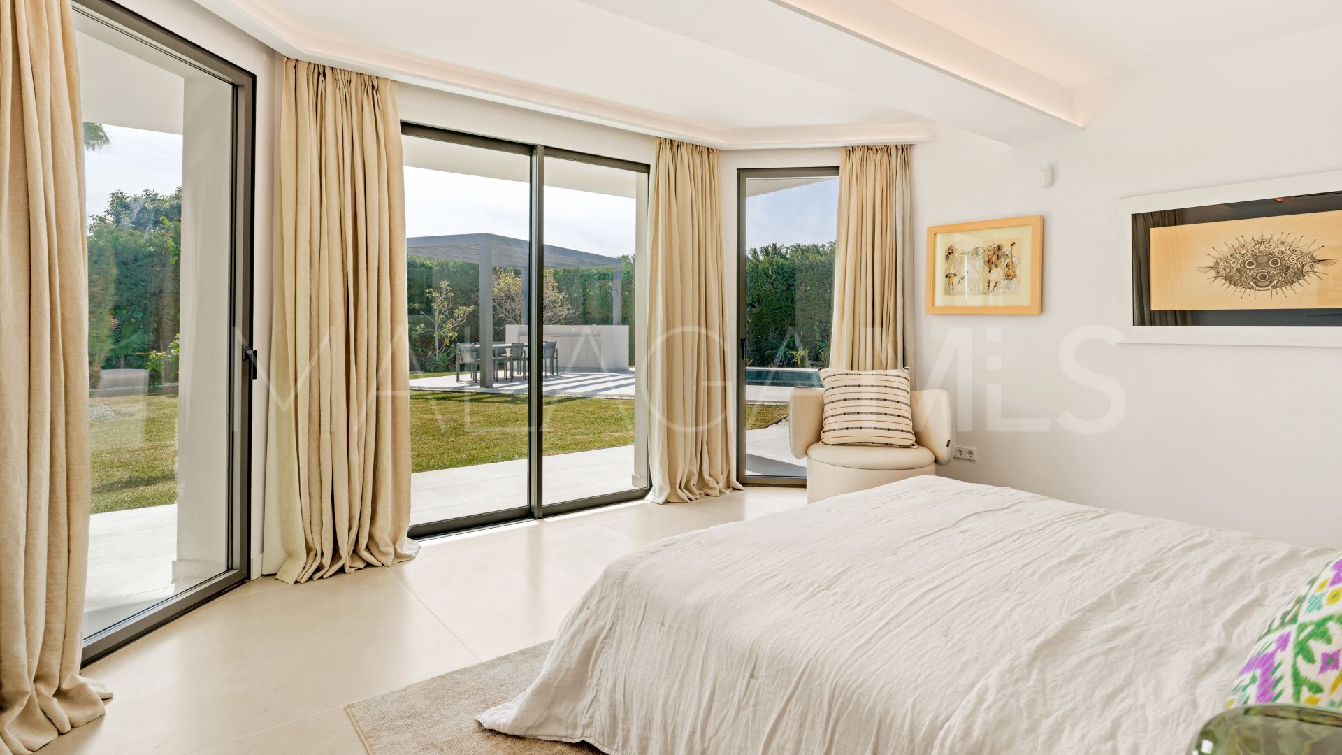 Buy villa in Rocio de Nagüeles