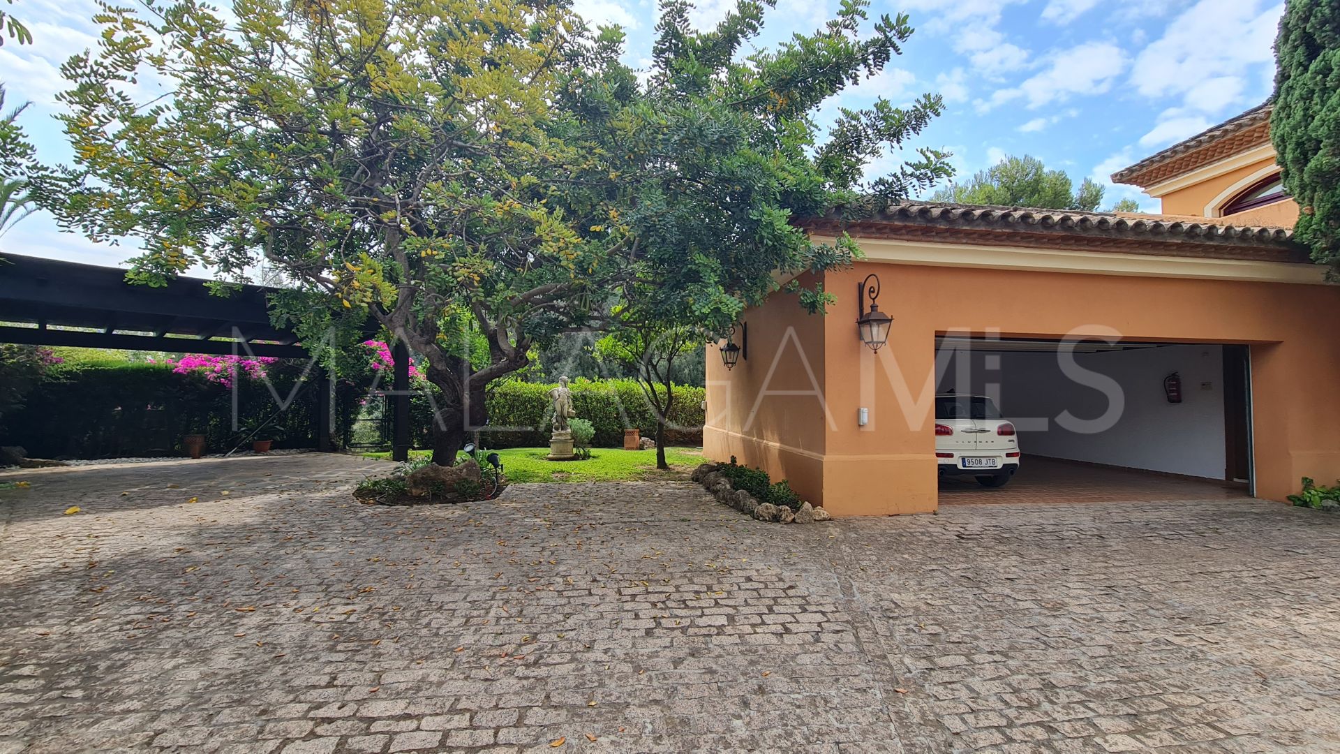 5 bedrooms villa for sale in Altos Reales