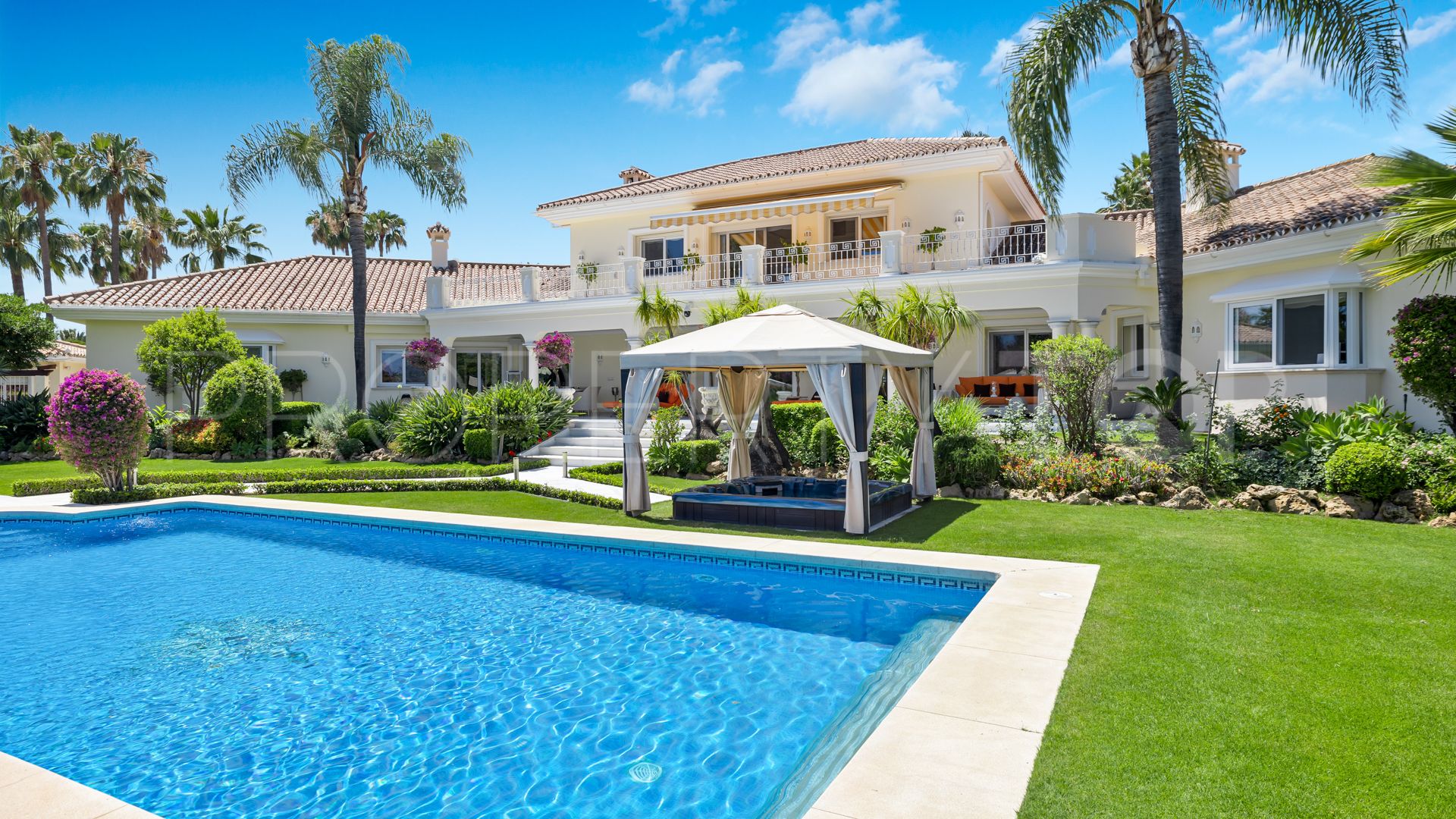 Villa with 6 bedrooms for sale in Nueva Andalucia