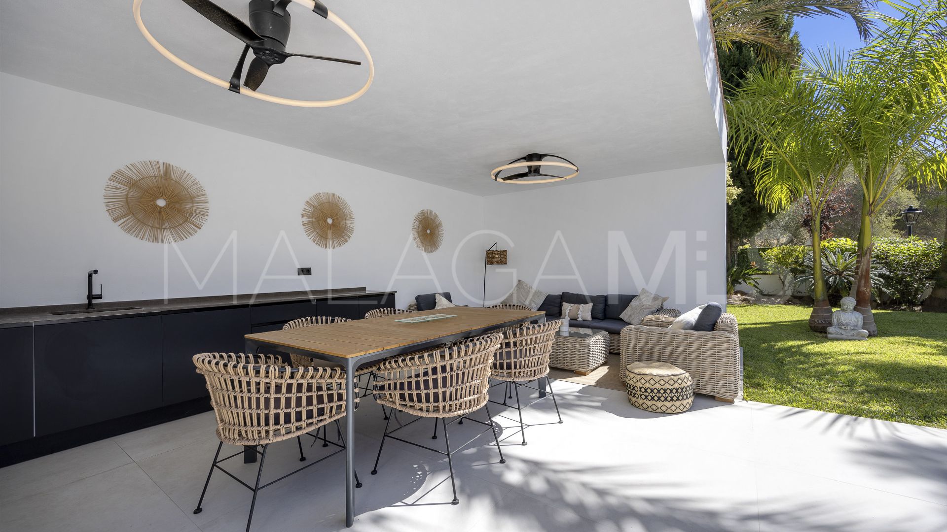 Villa for sale in El Paraiso