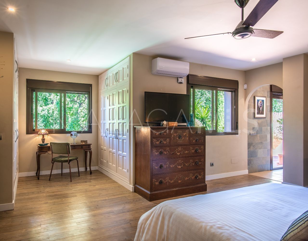 Villa for sale in Forest Hills