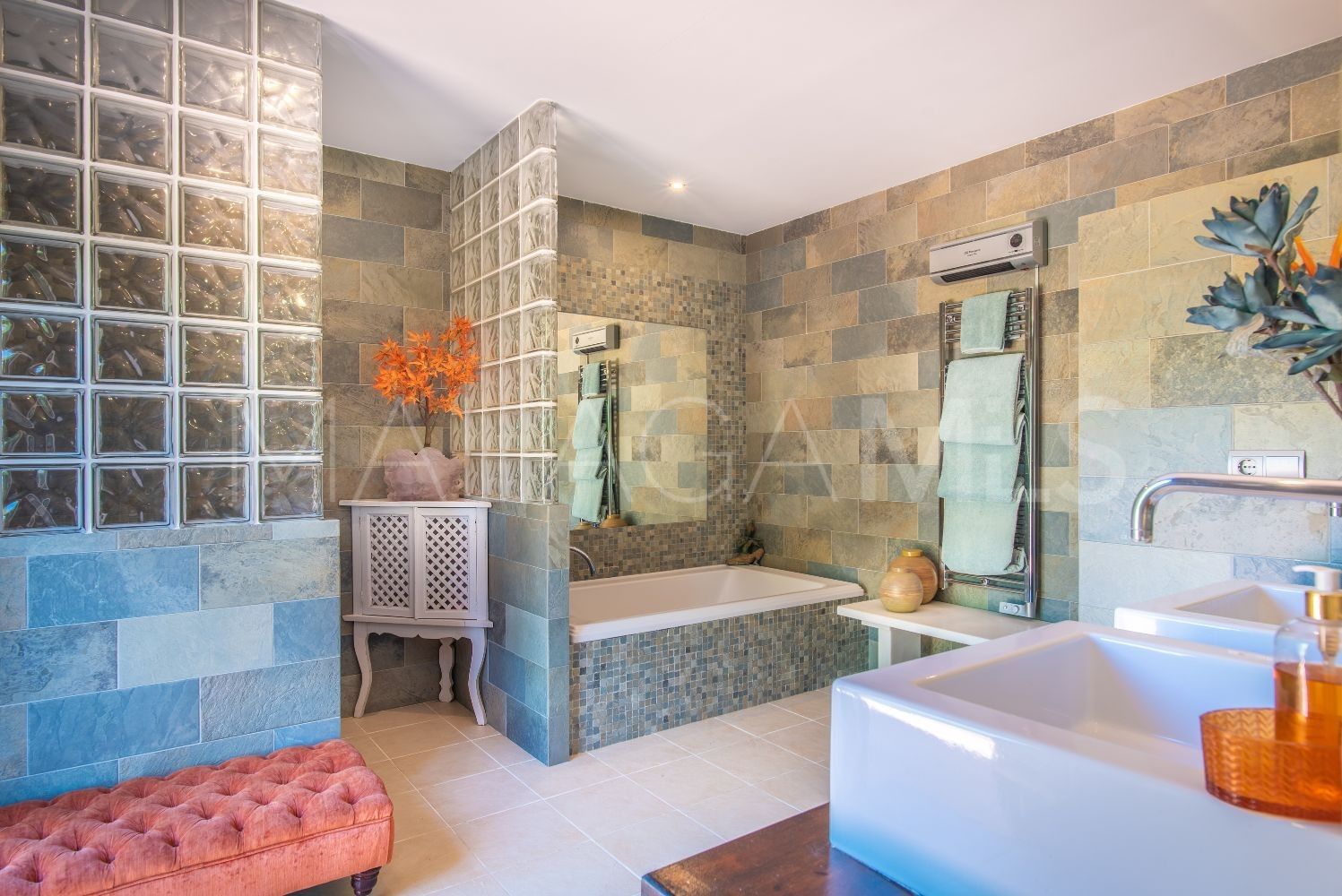 Villa for sale in Forest Hills