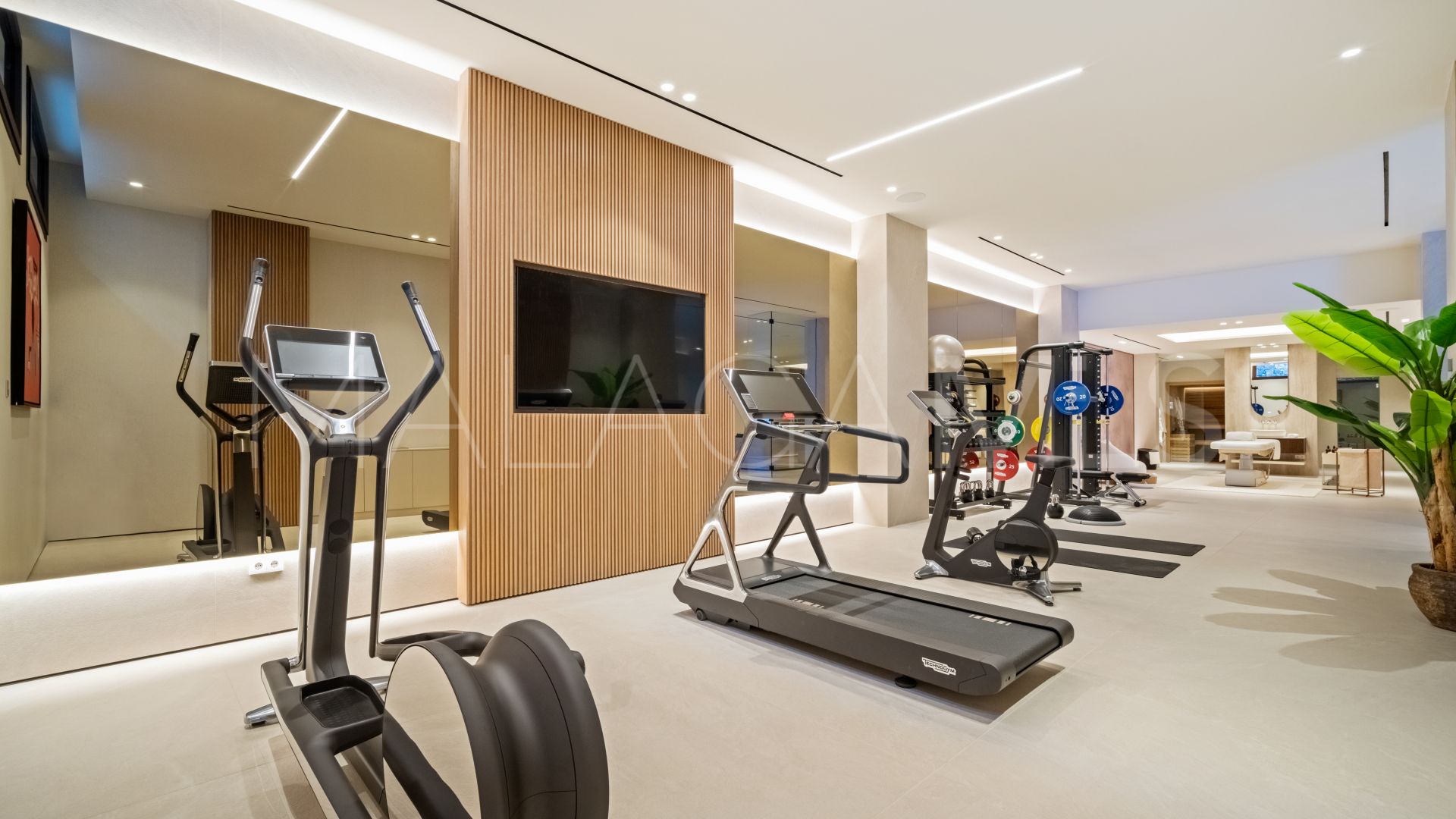 6 bedrooms villa in La Quinta for sale