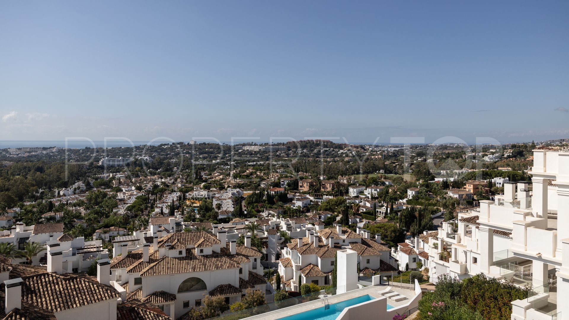 Se vende atico duplex con 3 dormitorios en Nueva Andalucia