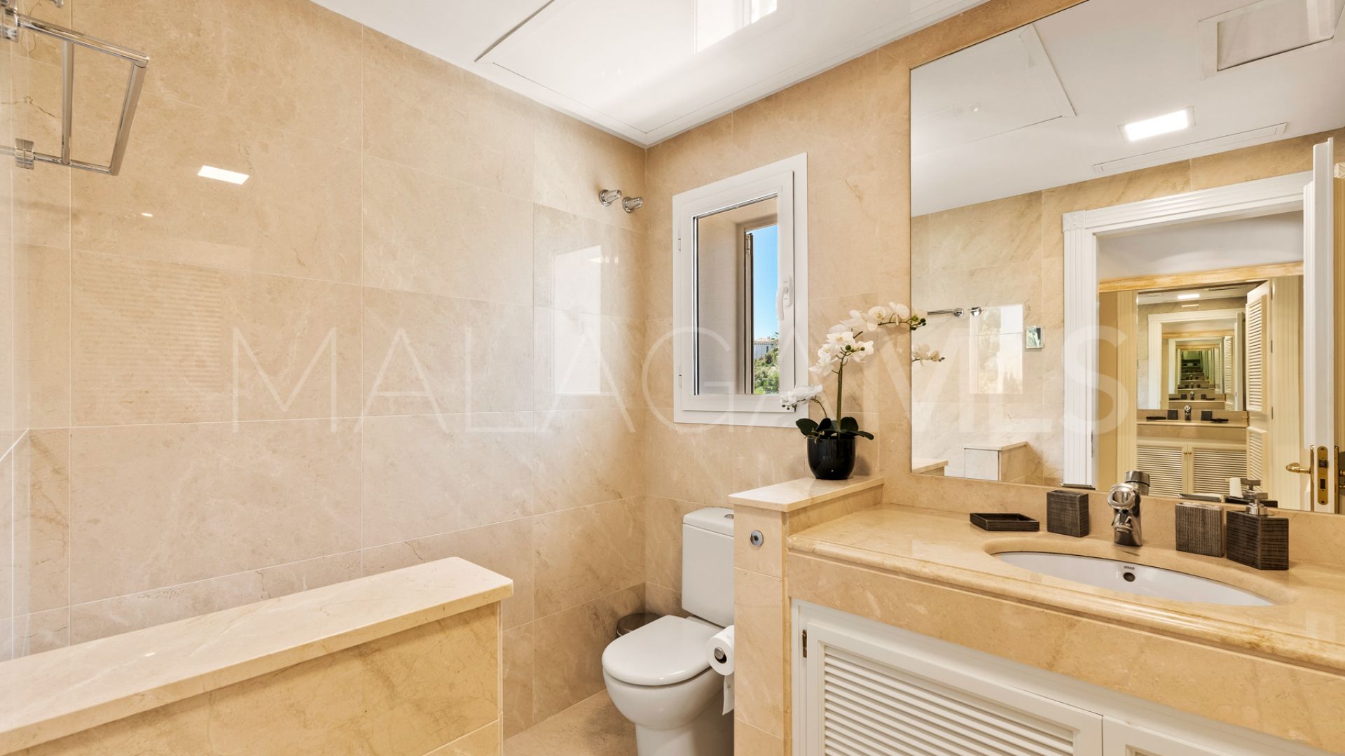 Villa for sale in Los Altos de los Monteros