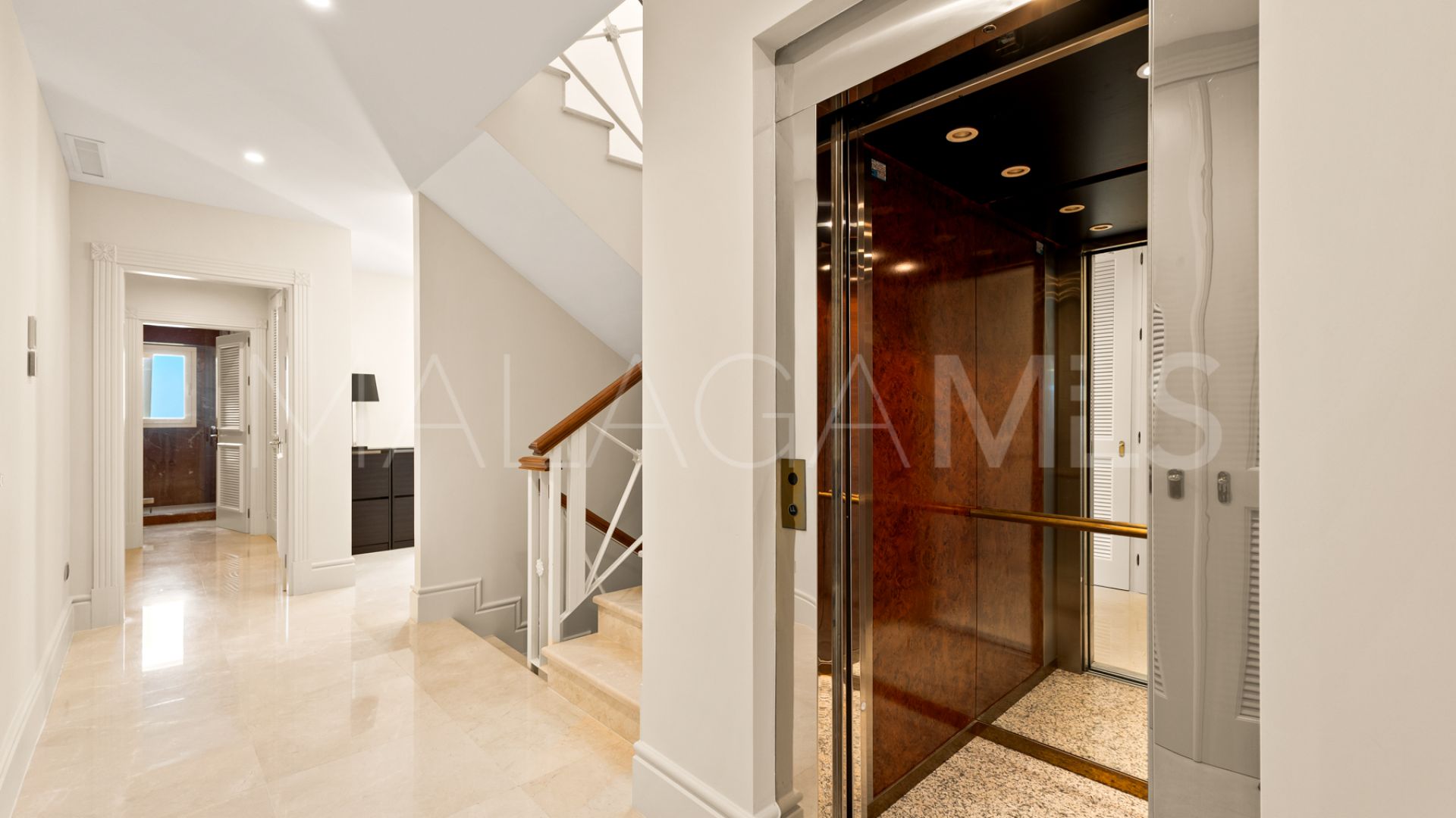Villa for sale in Los Altos de los Monteros