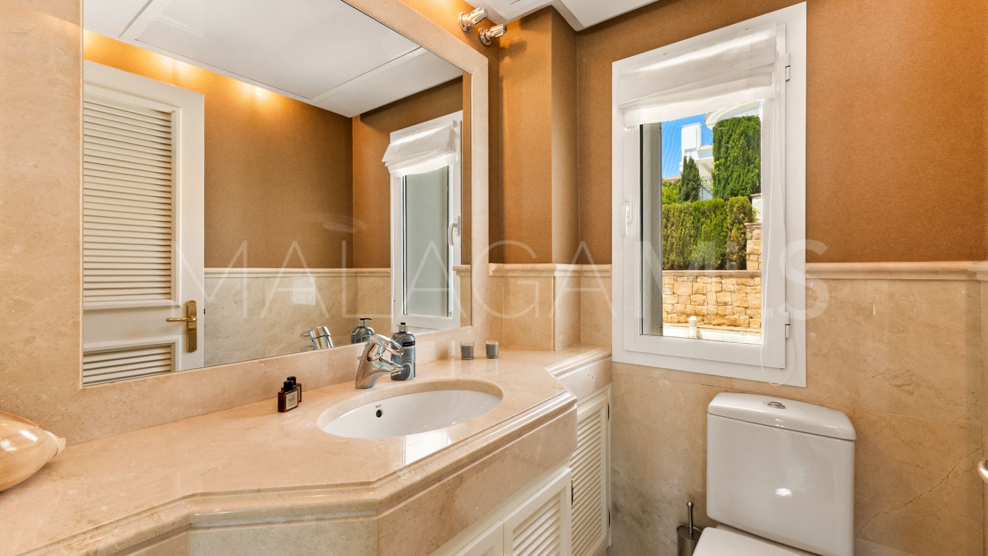 Villa for sale in Los Altos de los Monteros