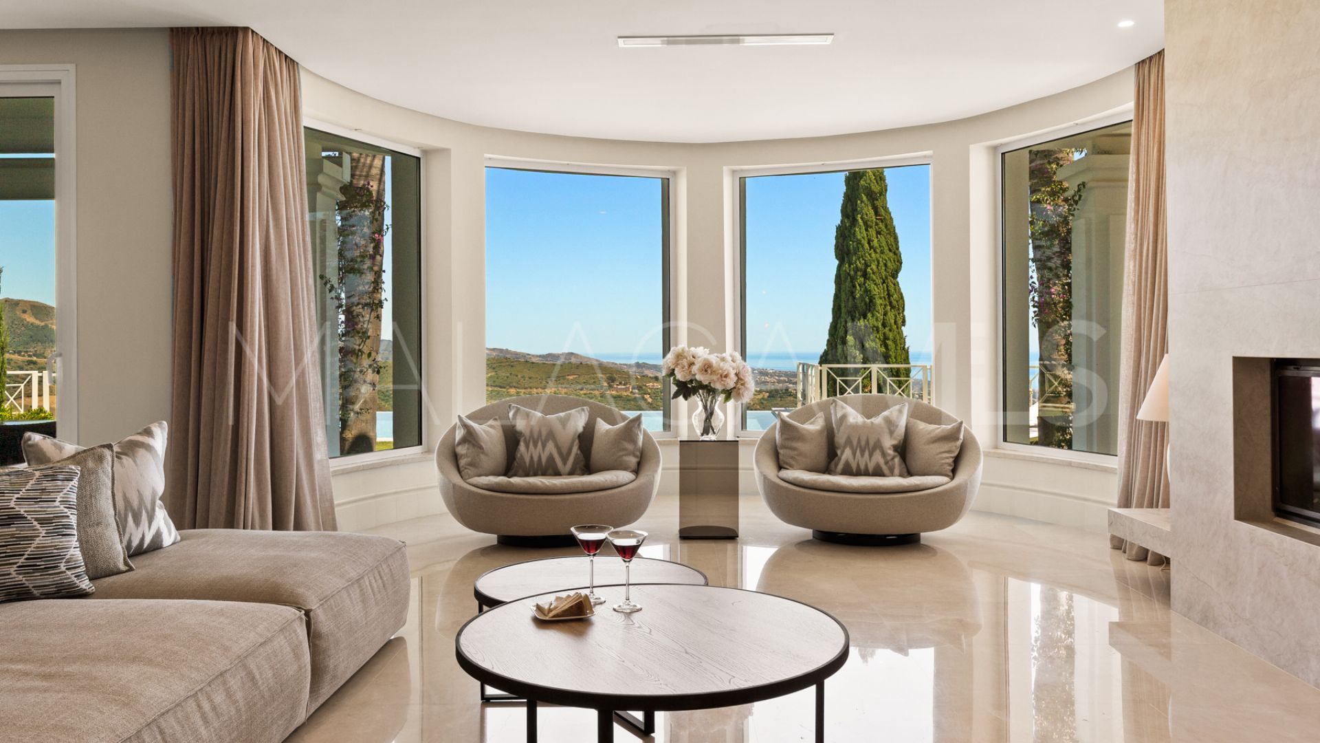 Villa for sale in Los Altos de los Monteros
