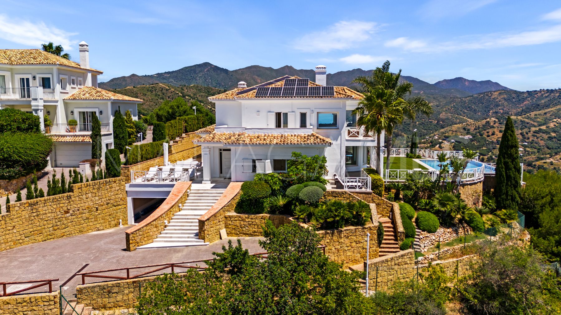 Villa for sale in Los Altos de los Monteros