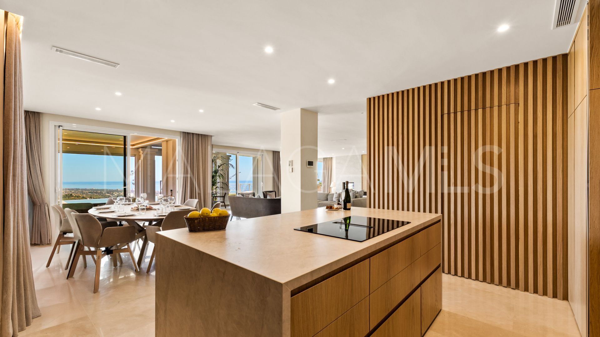 Villa for sale in Los Altos de los Monteros