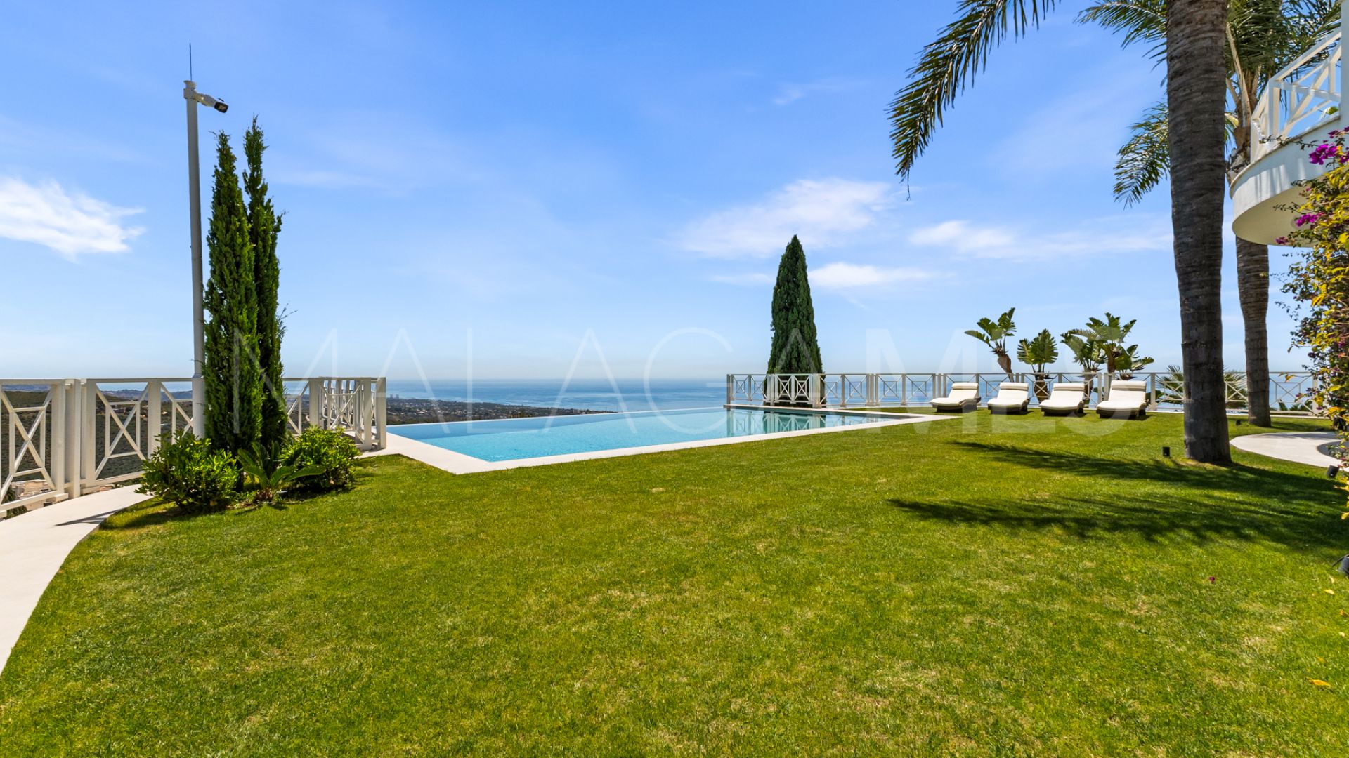 Villa for sale in Los Altos de los Monteros
