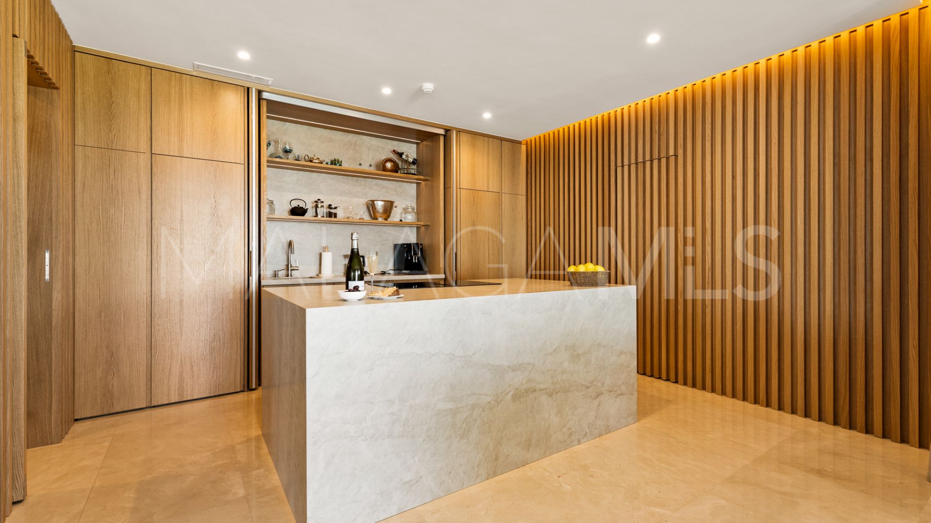Villa for sale in Los Altos de los Monteros