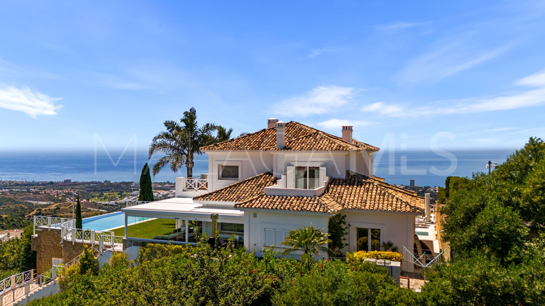 Villa for sale in Los Altos de los Monteros
