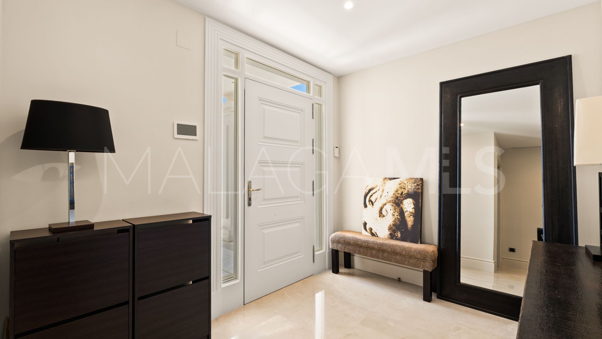 Villa for sale in Los Altos de los Monteros