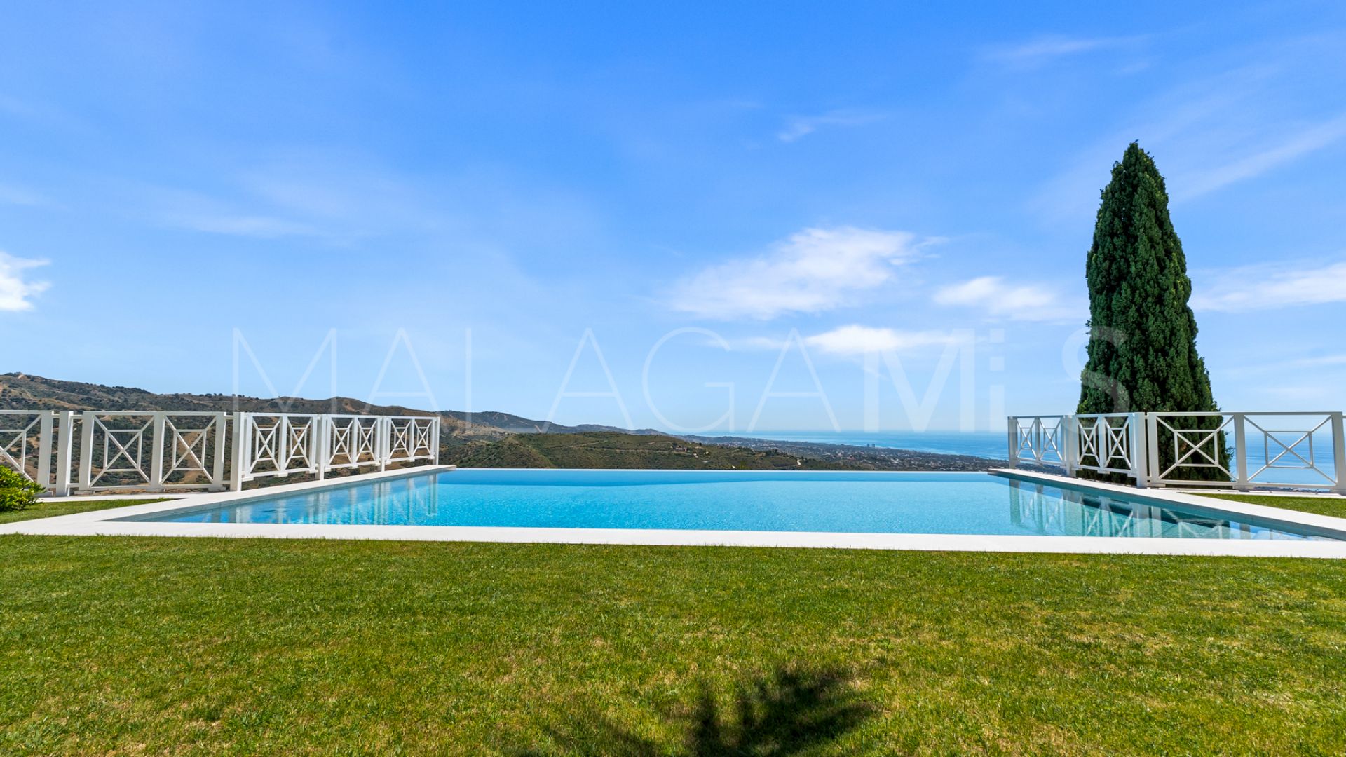 Villa for sale in Los Altos de los Monteros