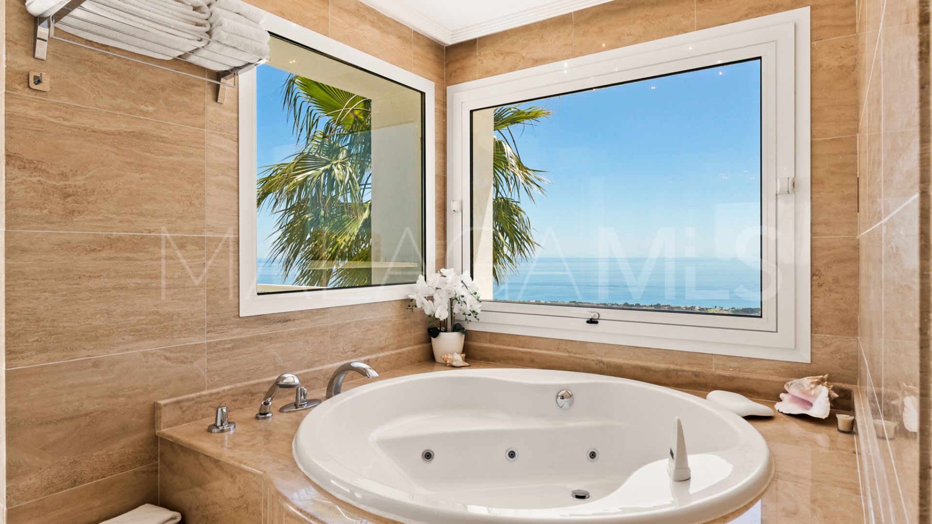Villa for sale in Los Altos de los Monteros