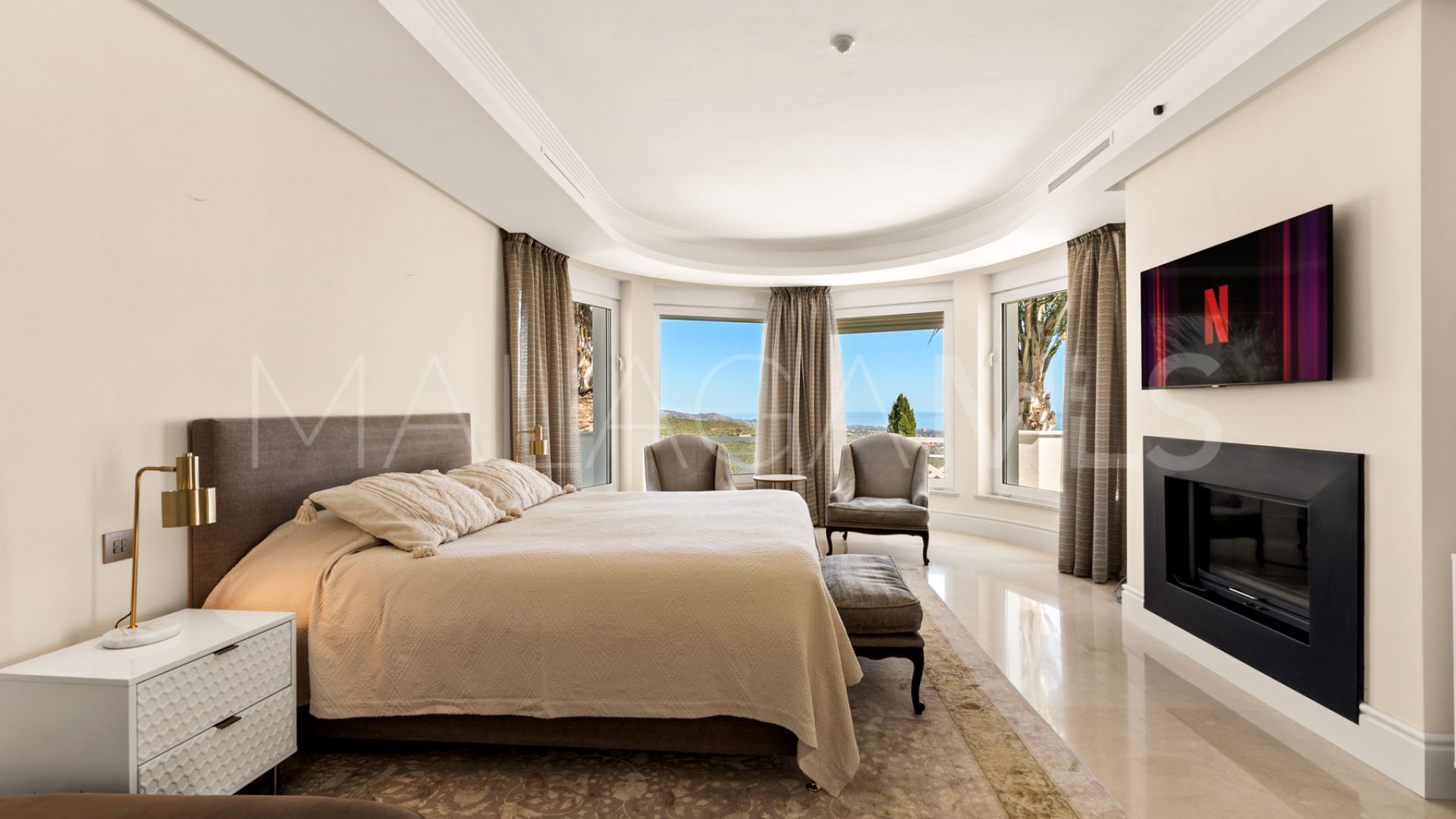 Villa for sale in Los Altos de los Monteros