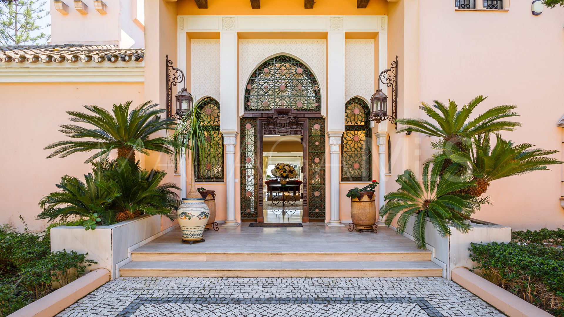 Villa for sale in New Golden Mile