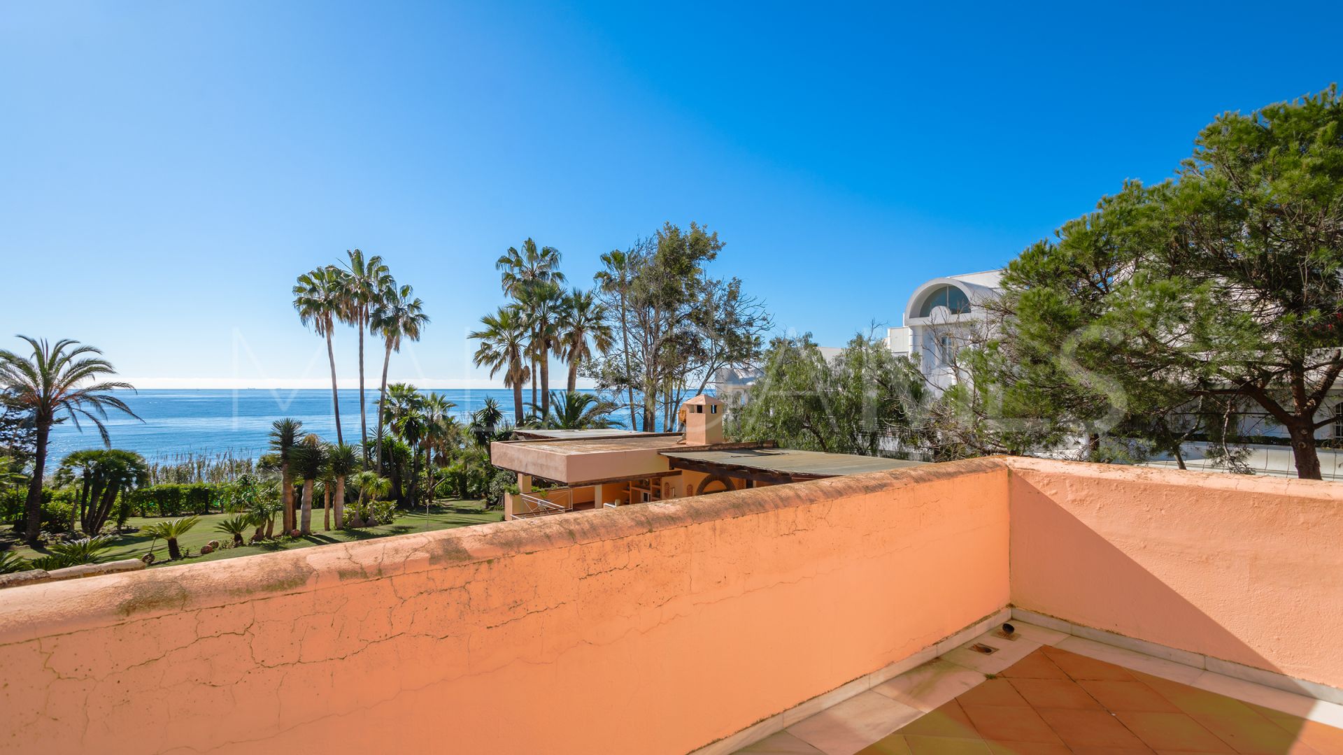 Villa for sale in New Golden Mile
