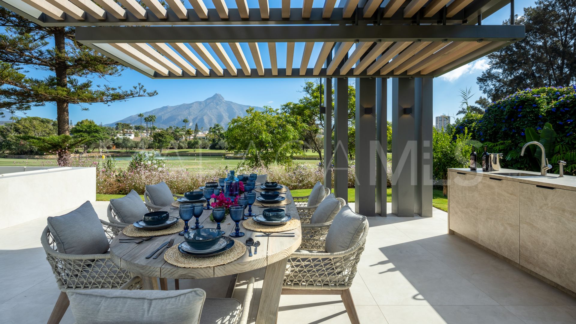 For sale villa in Las Brisas del Golf with 5 bedrooms