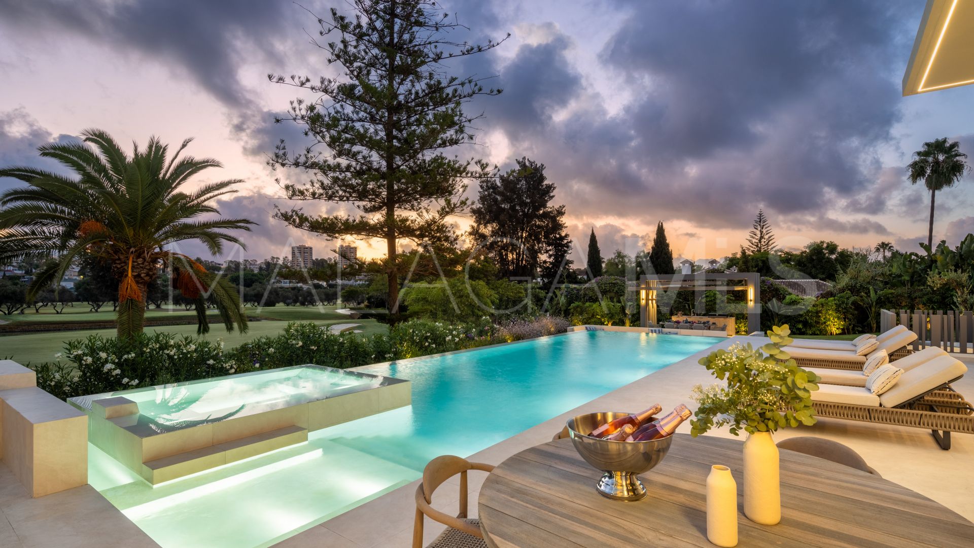 For sale villa in Las Brisas del Golf with 5 bedrooms