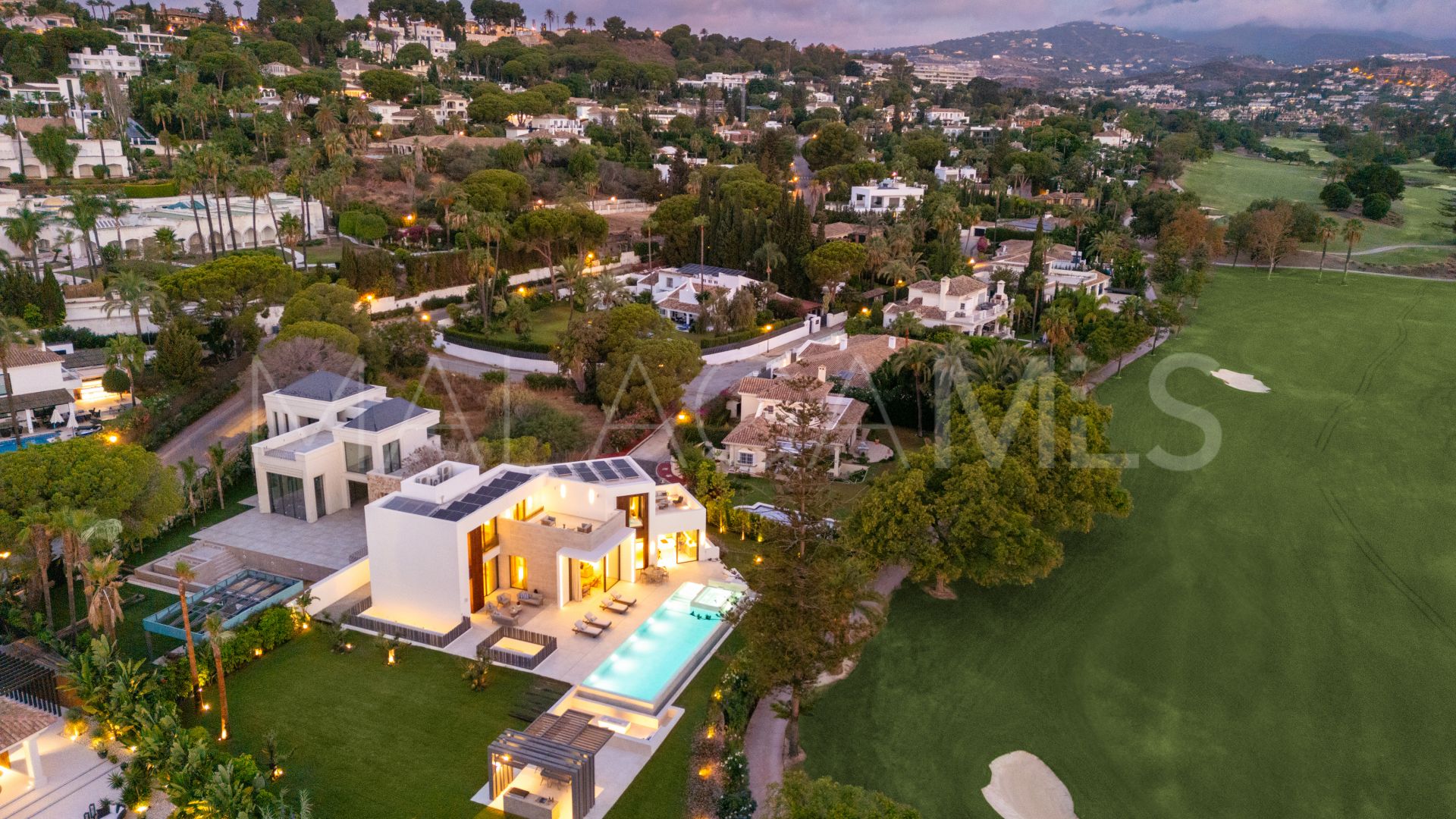 For sale villa in Las Brisas del Golf with 5 bedrooms