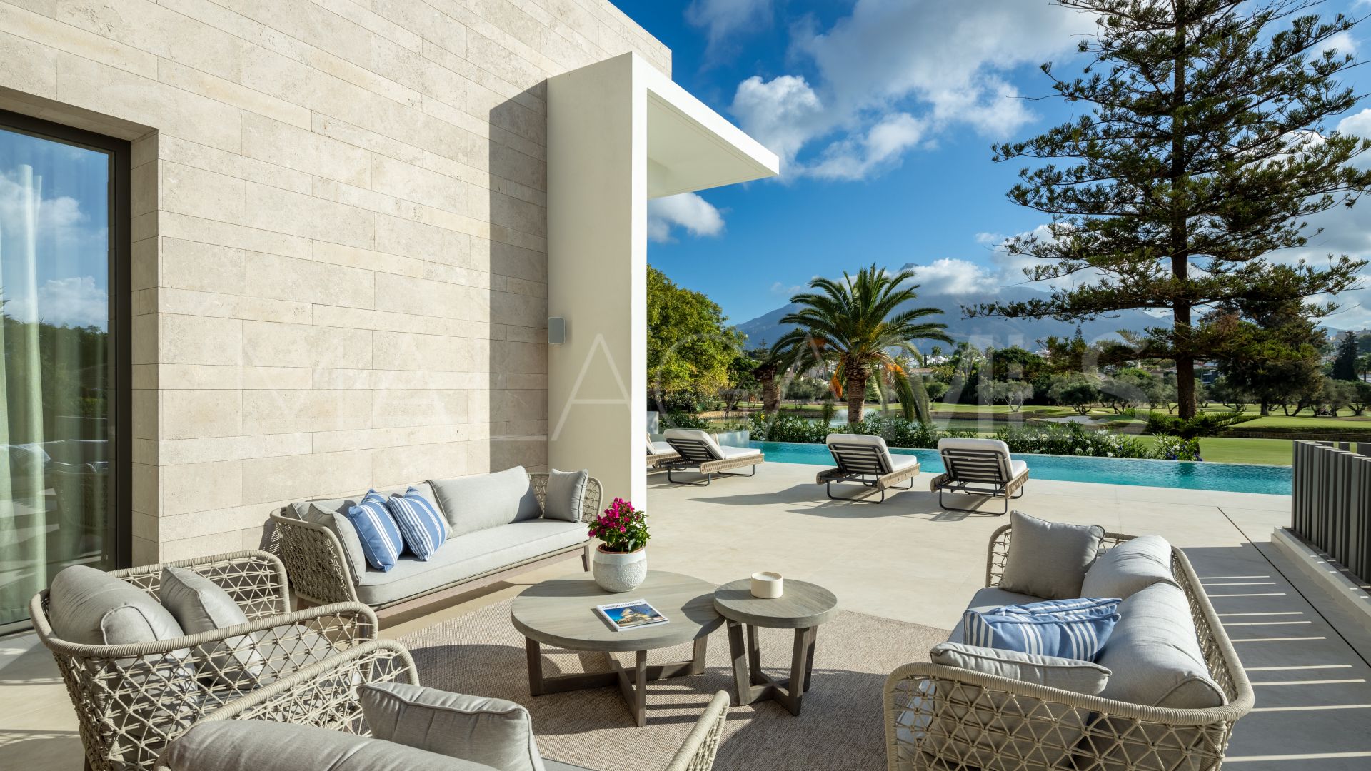 For sale villa in Las Brisas del Golf with 5 bedrooms