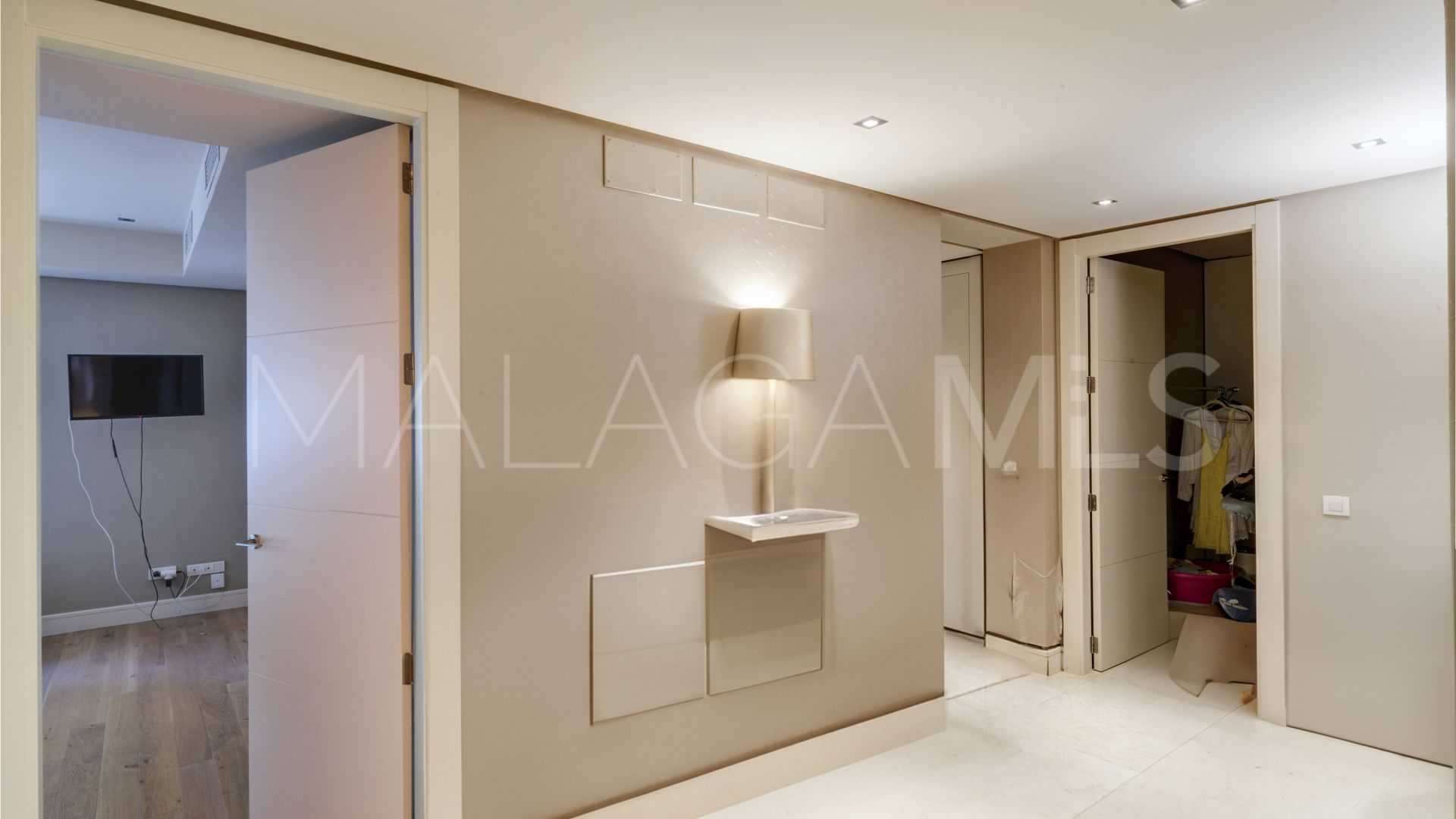 5 bedrooms villa for sale in Lomas de Magna Marbella