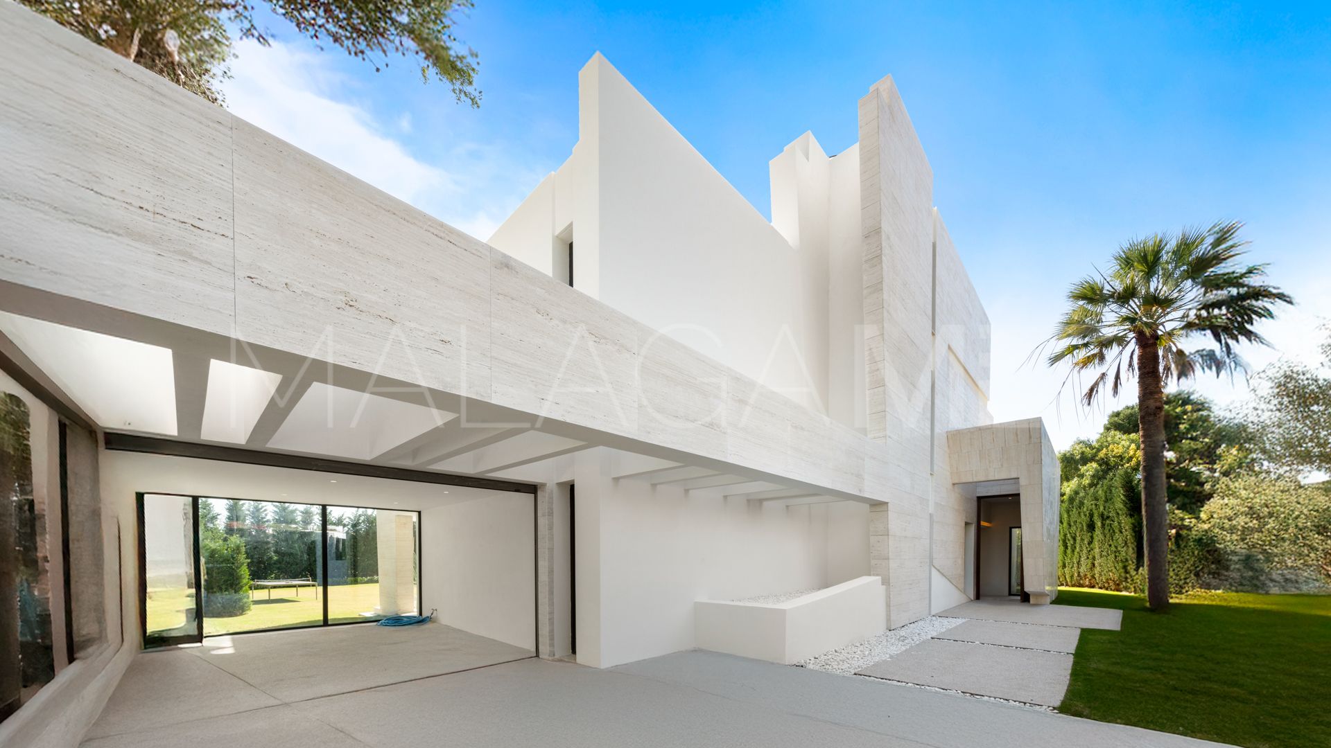 For sale villa in Los Monteros Playa with 6 bedrooms