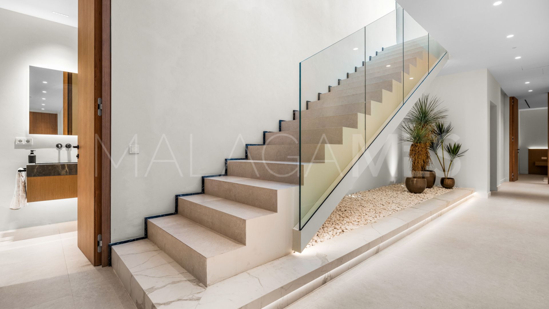 For sale villa in Los Monteros Playa with 6 bedrooms