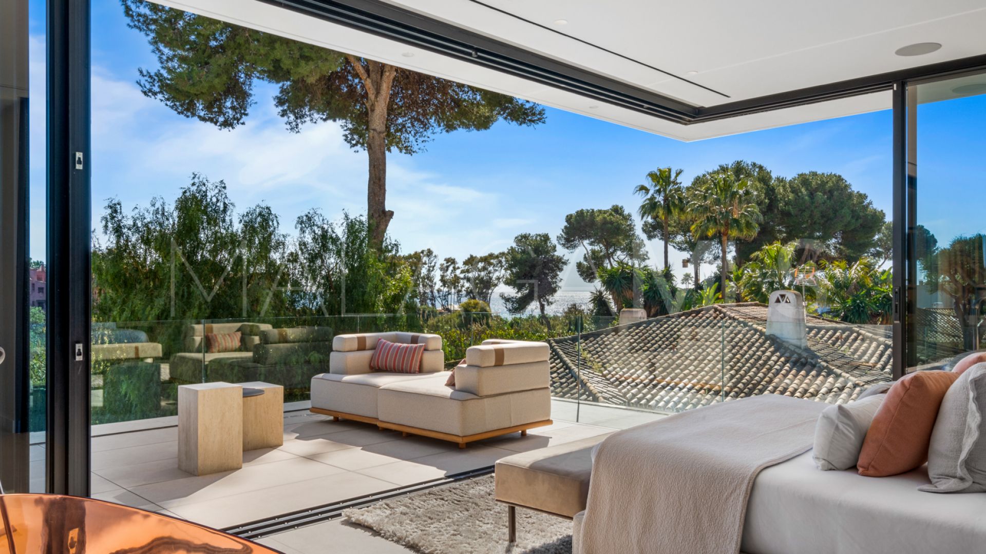 For sale villa in Los Monteros Playa with 6 bedrooms
