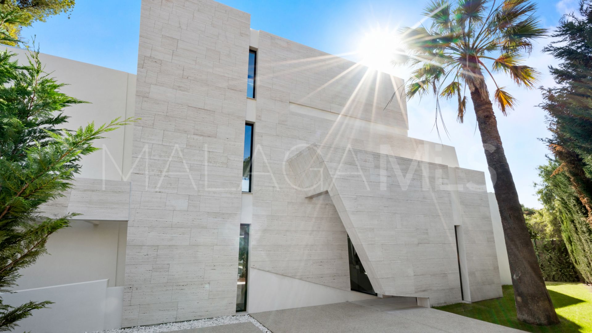 For sale villa in Los Monteros Playa with 6 bedrooms