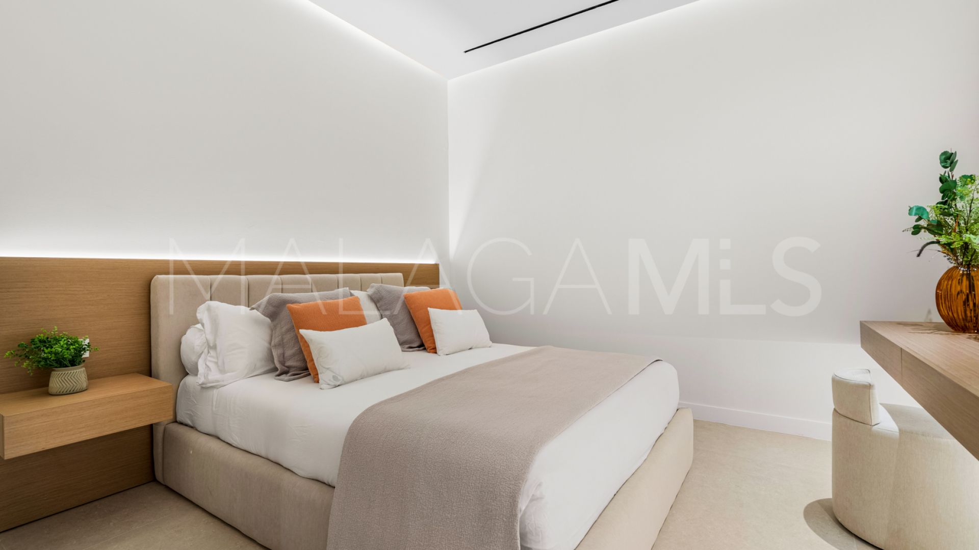 For sale villa in Los Monteros Playa with 6 bedrooms