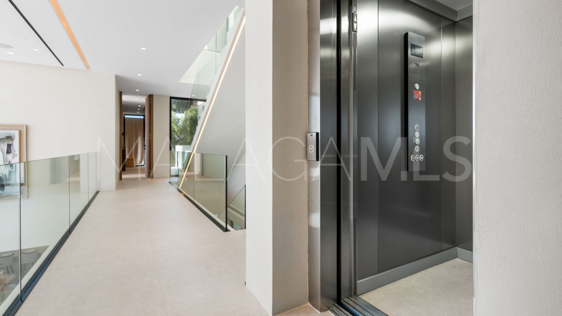 For sale villa in Los Monteros Playa with 6 bedrooms