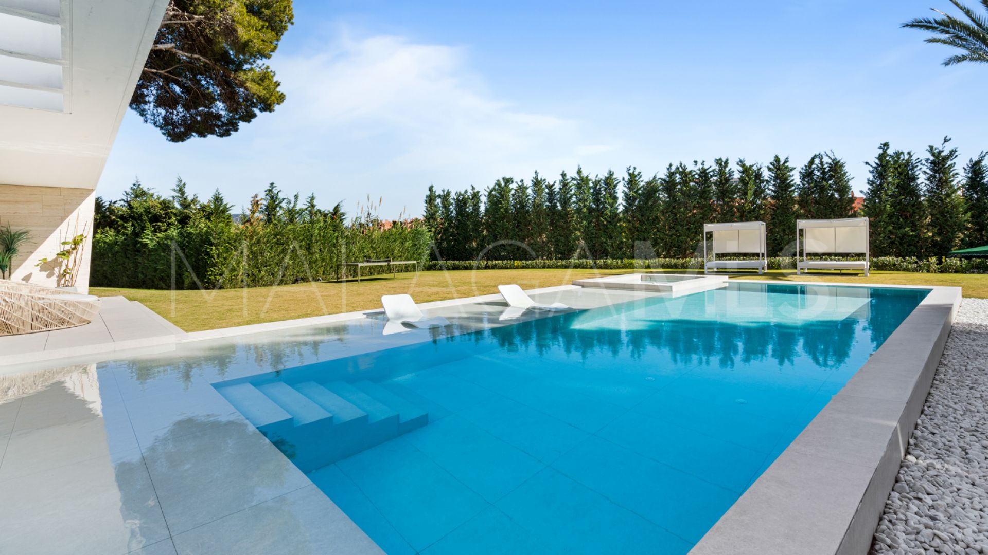 For sale villa in Los Monteros Playa with 6 bedrooms